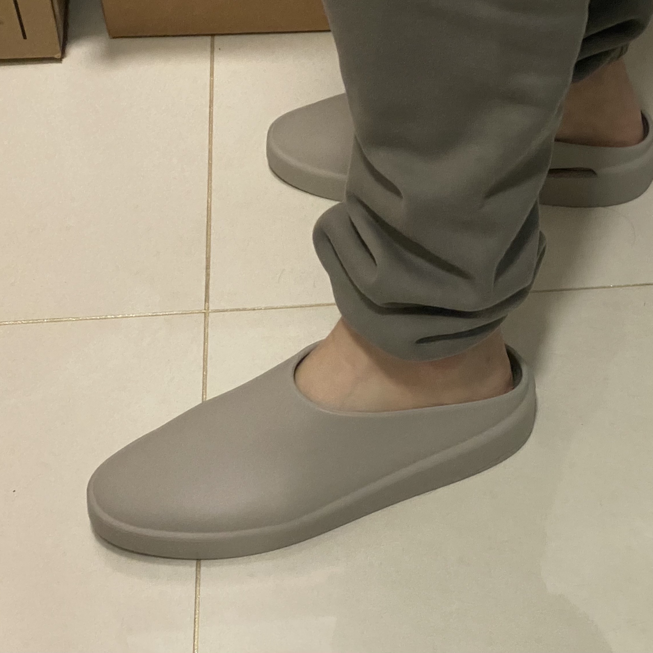 Fear of God The California Concrete, Essentials Sweatpants Cement - 20FW 착용 스타일