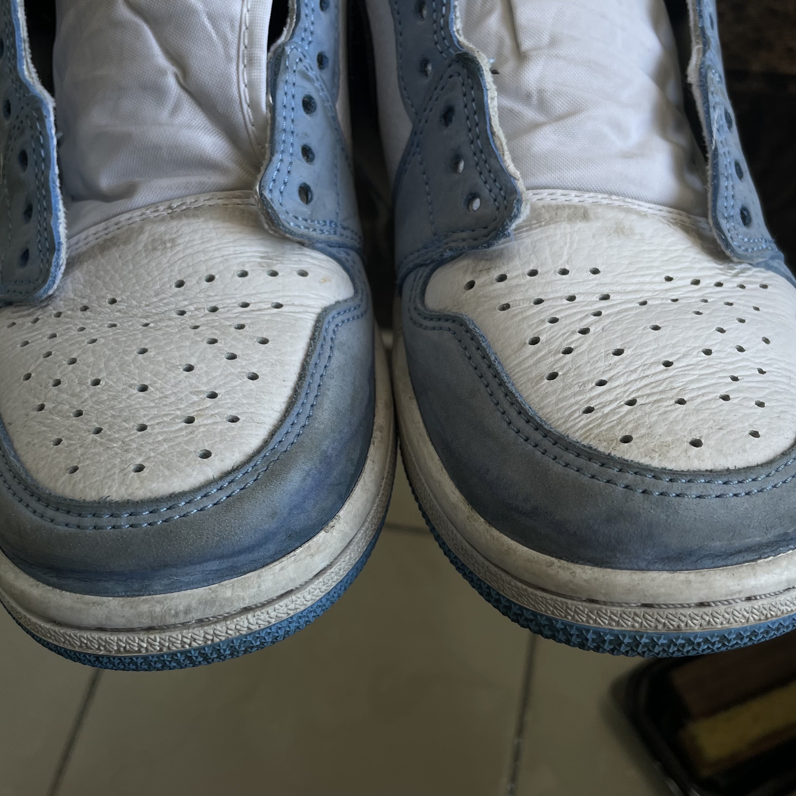 Jordan 1 Retro High OG University Blue 착용 스타일 - 1
