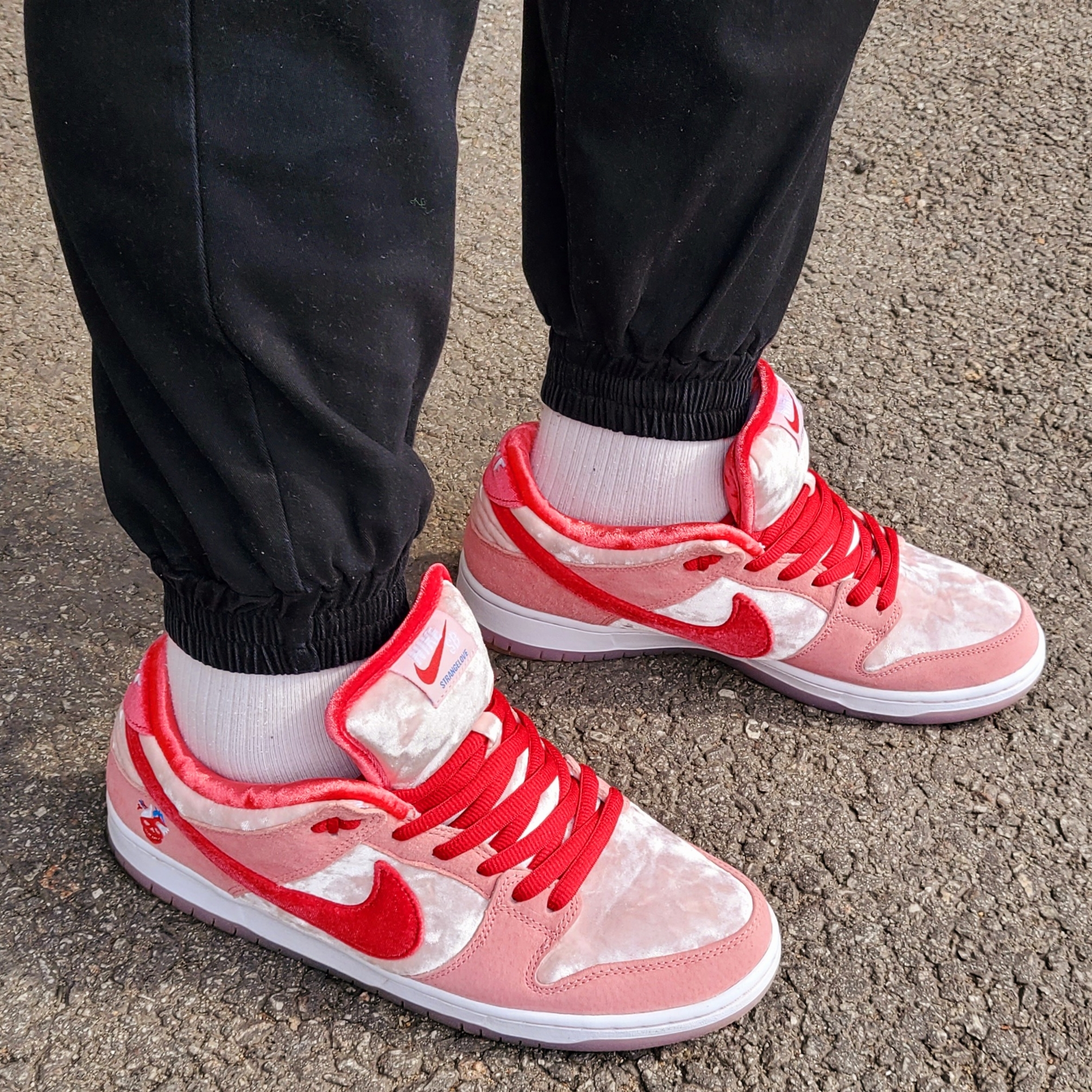 Nike x StrangeLove SB Dunk Low Pink (Regular Box) 착용 스타일 - 1