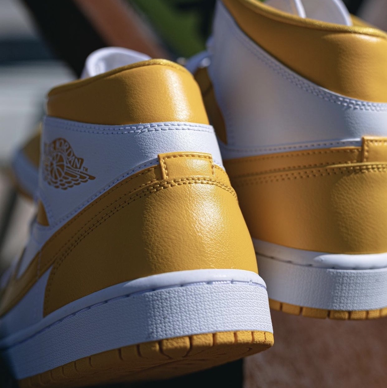(W) Jordan 1 Mid University Gold 착용 스타일 - 5