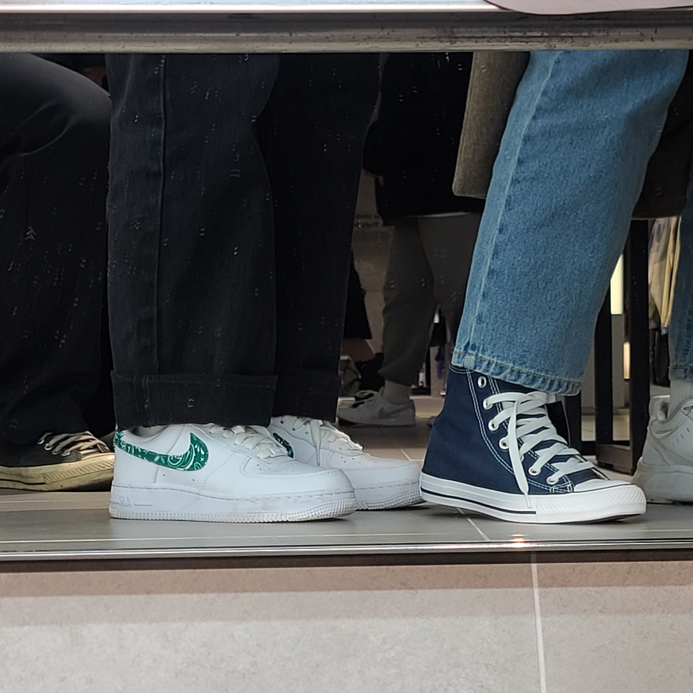 (W) Nike Air Force 1 '07 Essential Paisley Swoosh White Malachite 착용 스타일 - 4