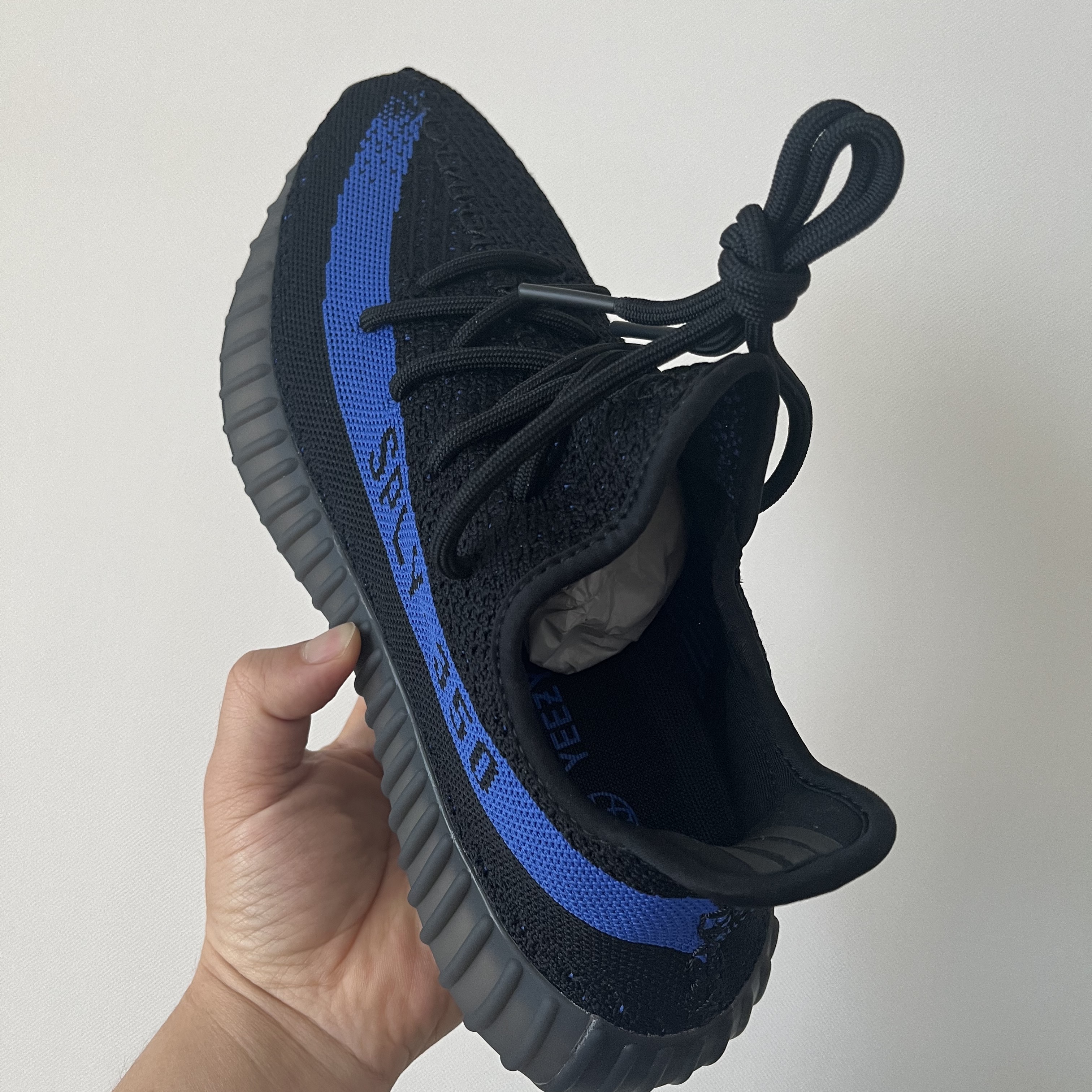Adidas Yeezy Boost 350 V2 Dazzling Blue, (Kids) Adidas Yeezy Boost 350 V2 Dazzling Blue 착용 스타일 - 2