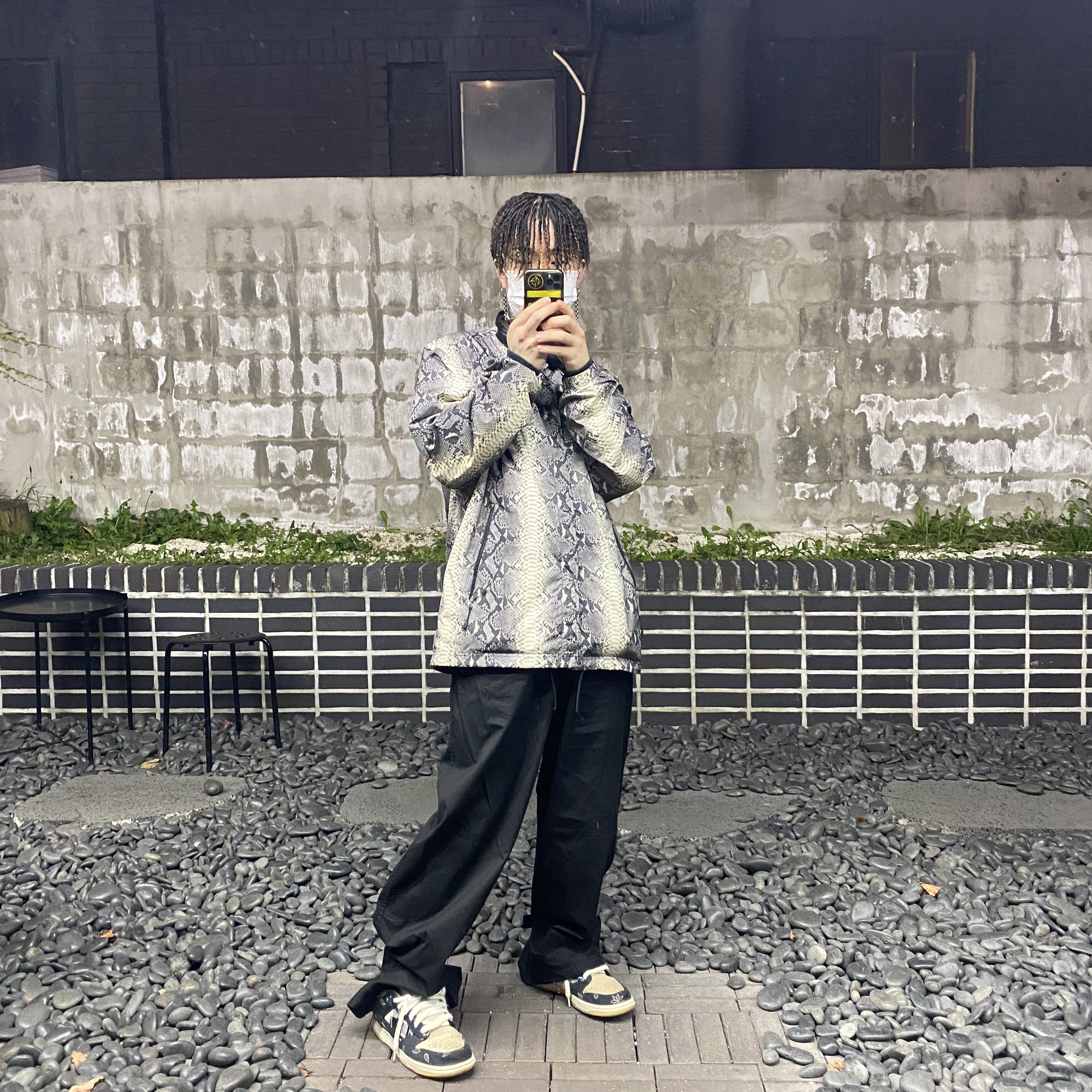 Nike x Travis Scott SB Dunk Low, Supreme x The North Face Snakeskin Taped Seam Coaches Jacket Black - 18SS 착용 스타일