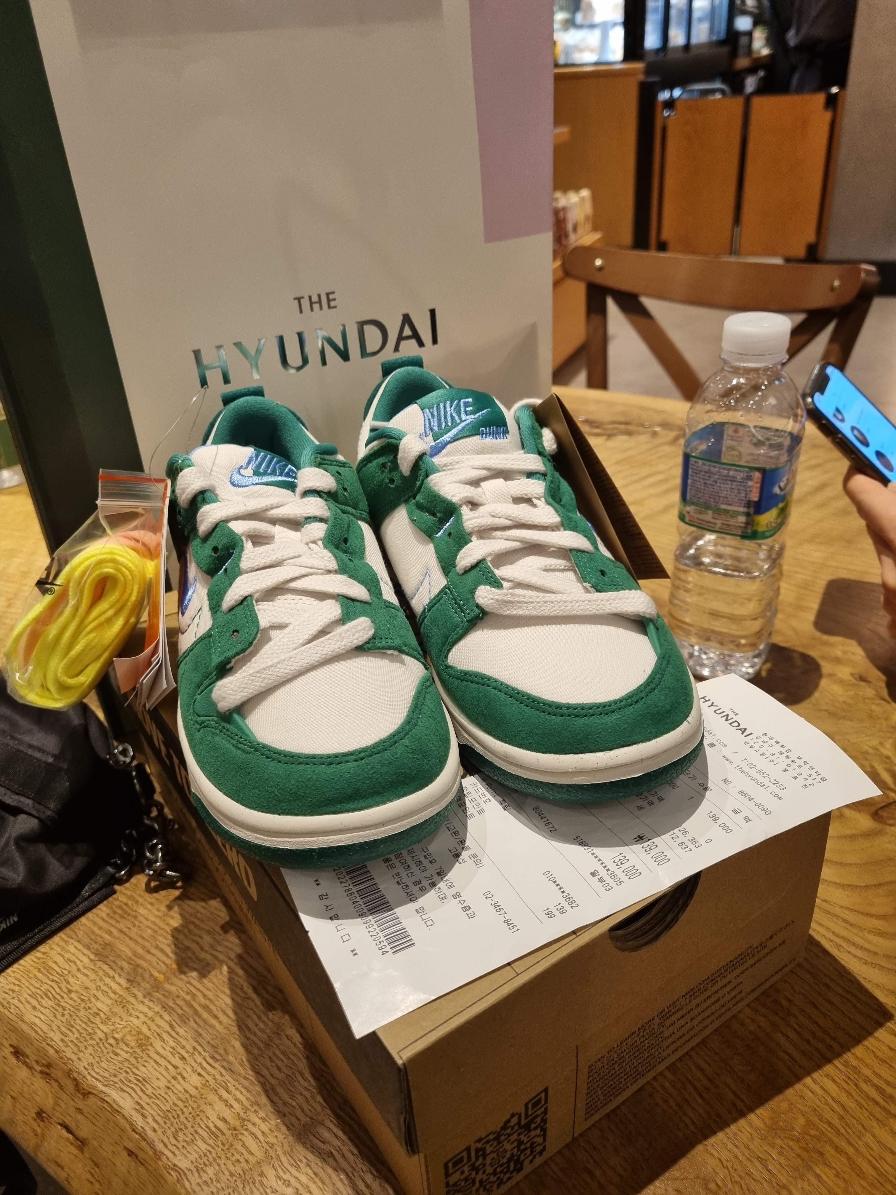 (W) Jordan 1 Low OG Starfish, (W) Nike Dunk Low Disrupt 2 Phantom University Blue 착용 스타일 - 4