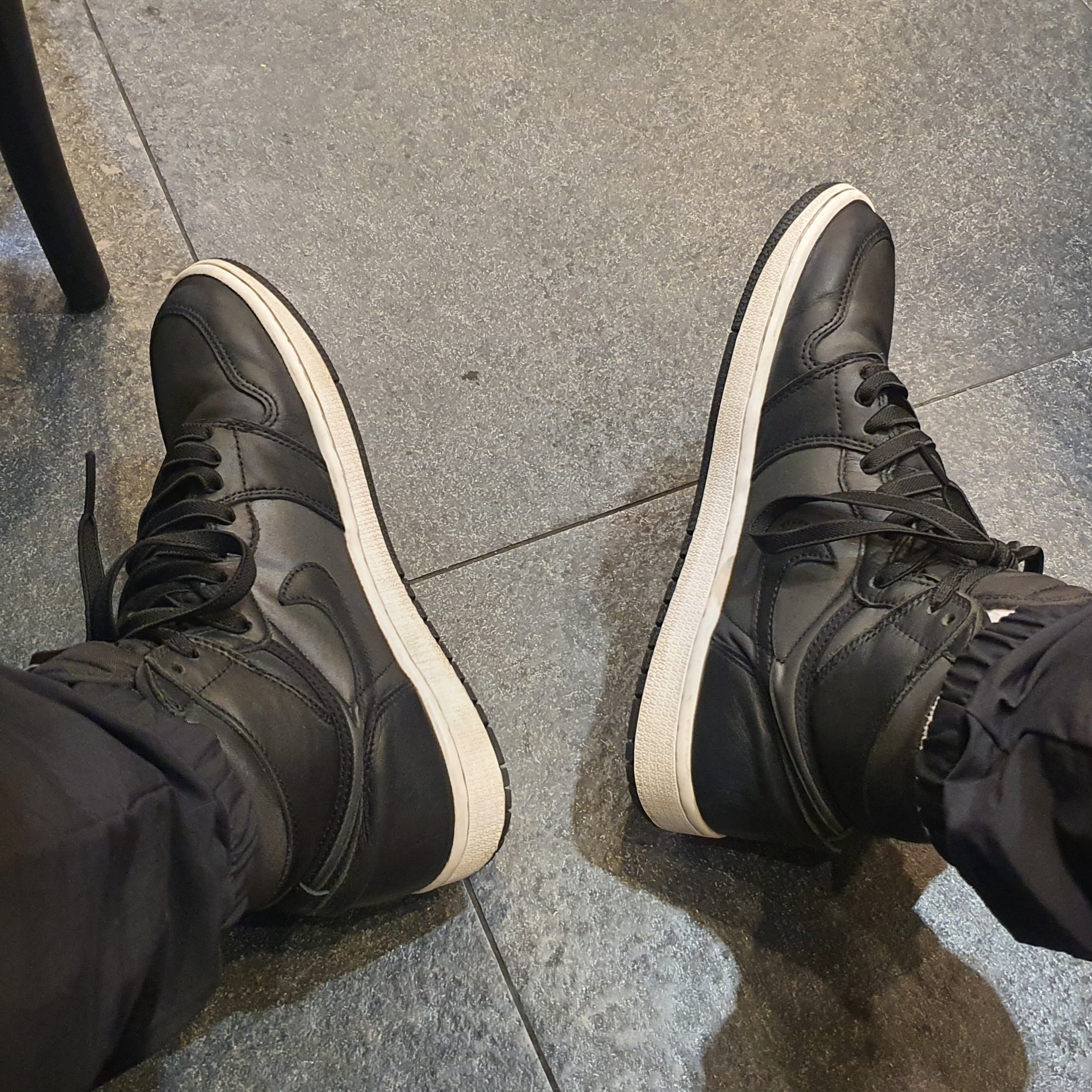 Jordan 1 Retro High OG Black Gym Red Black 착용 스타일 - 2