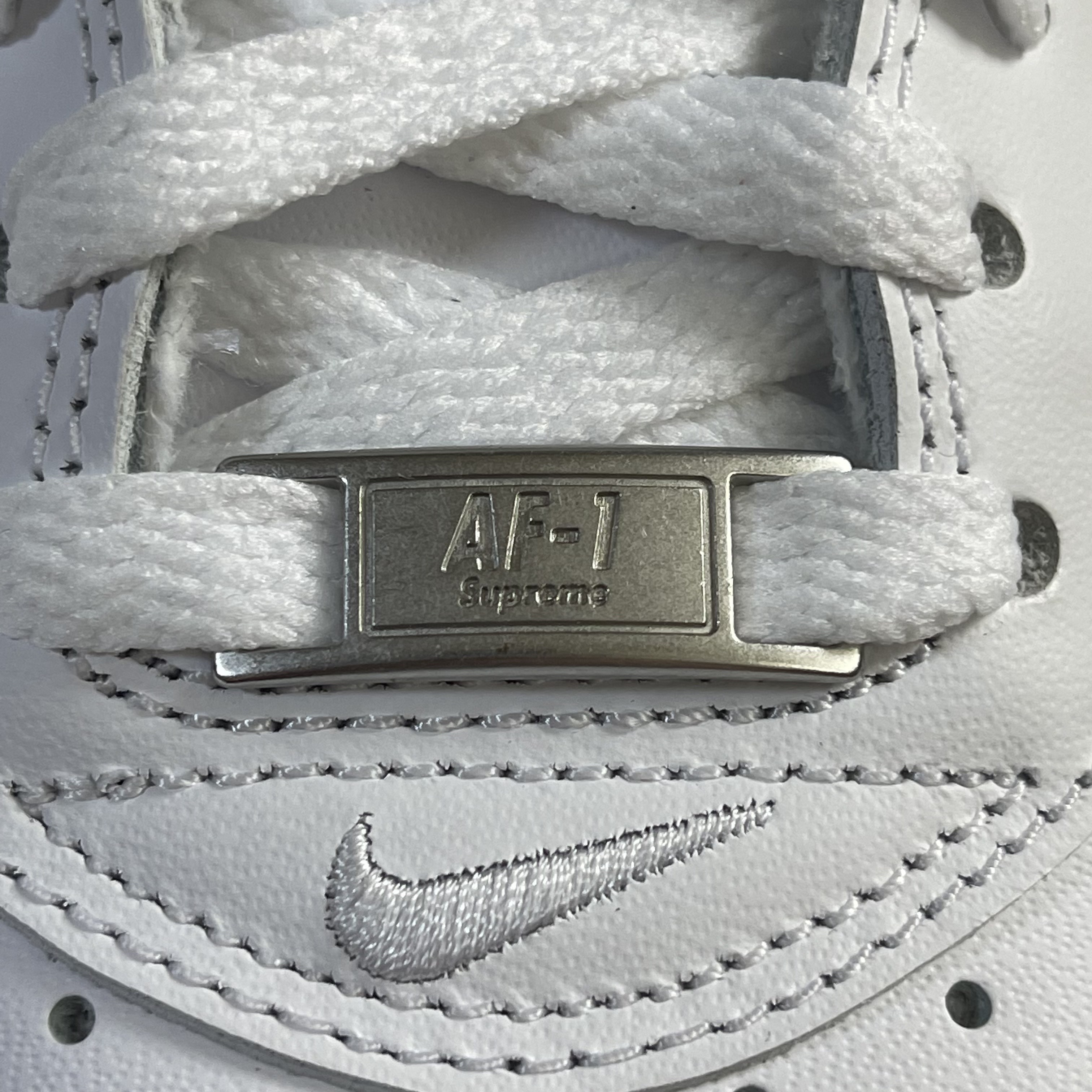 Nike x Supreme Air Force 1 Low White 착용 스타일 - 2