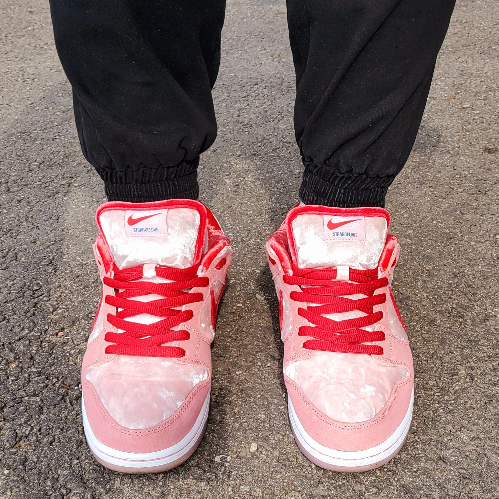Nike x StrangeLove SB Dunk Low Pink (Regular Box) 착용 스타일 - 4