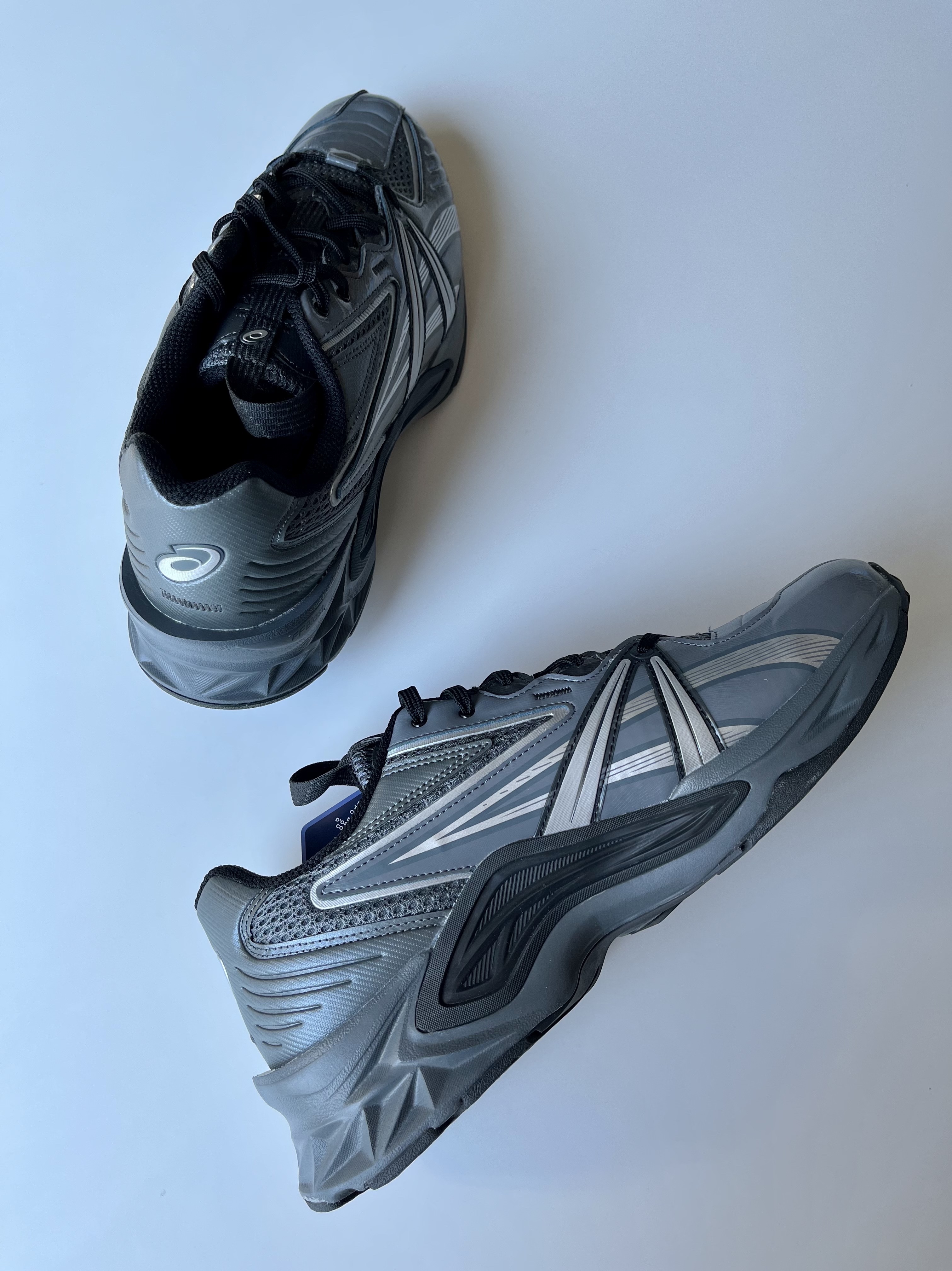 Asics HN2-S Protoblast Steel Grey 착용 스타일