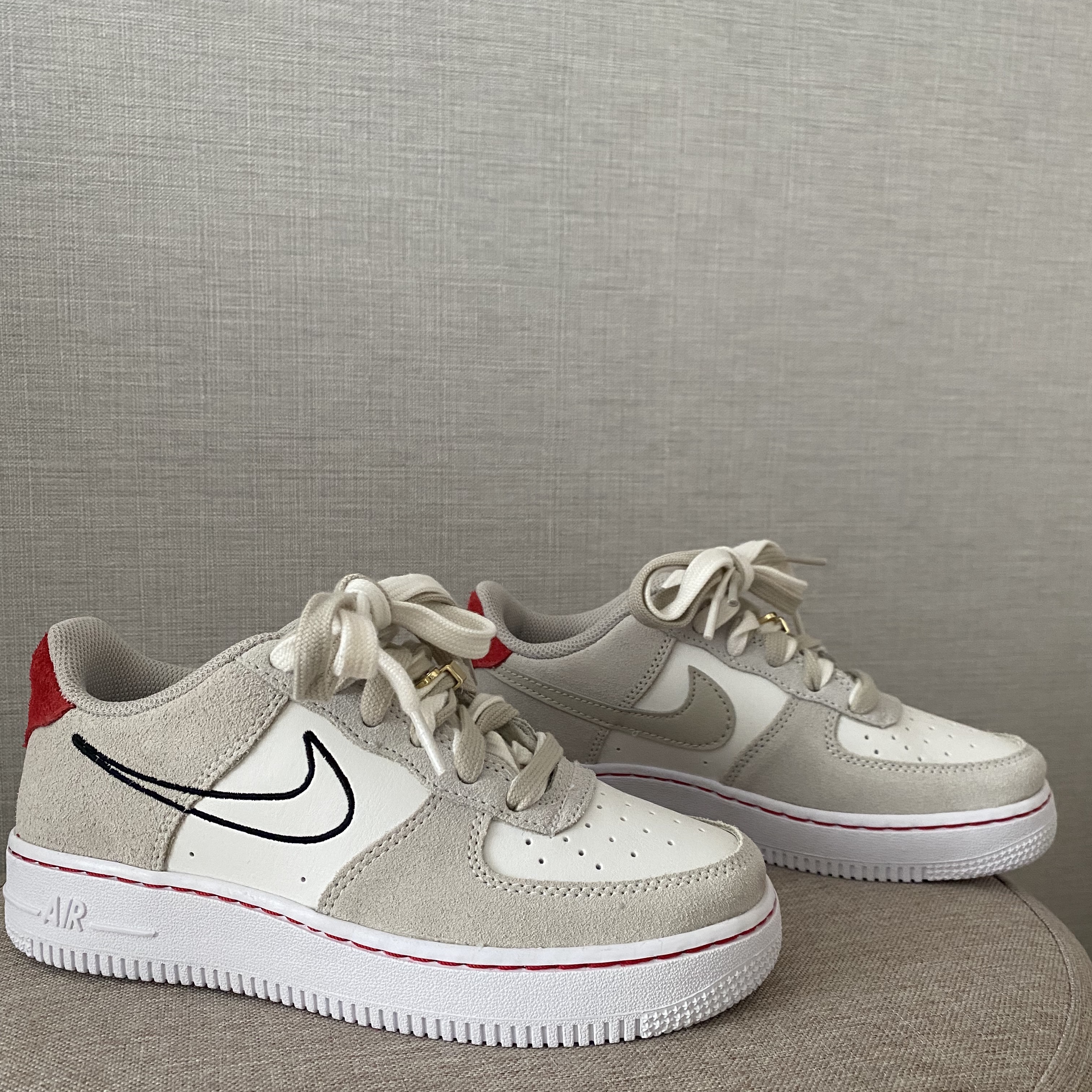 (GS) Nike Air Force 1 LV8 S50 Light Stone 착용 스타일 - 1