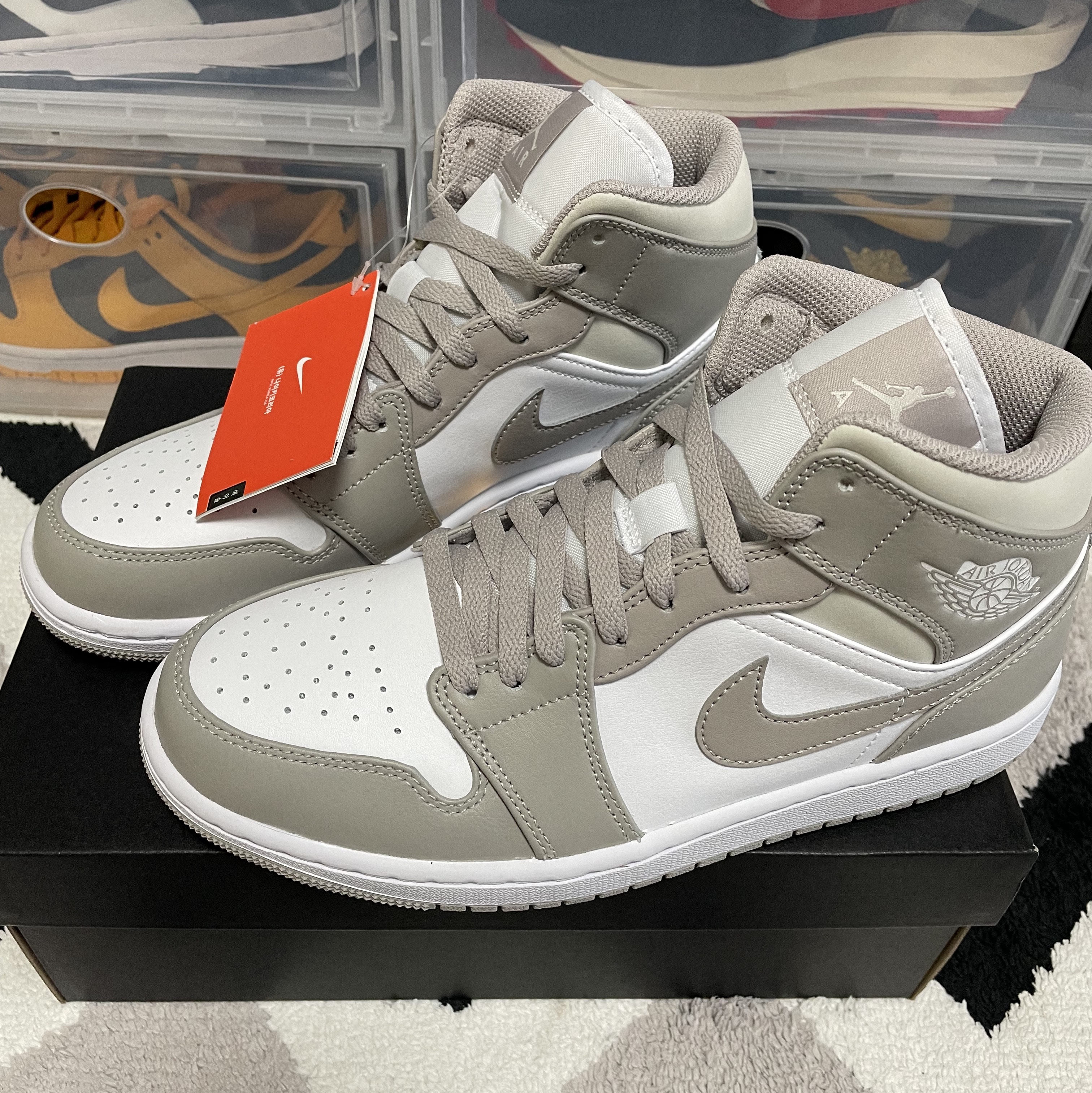 Jordan 1 Mid College Grey 착용 스타일