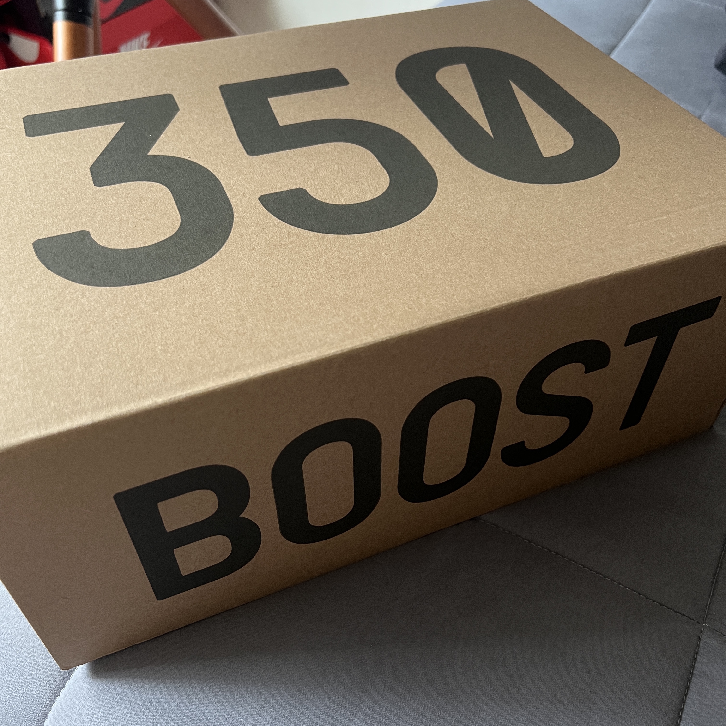 Adidas Yeezy Boost 350 V2 Dazzling Blue 착용 스타일 - 3