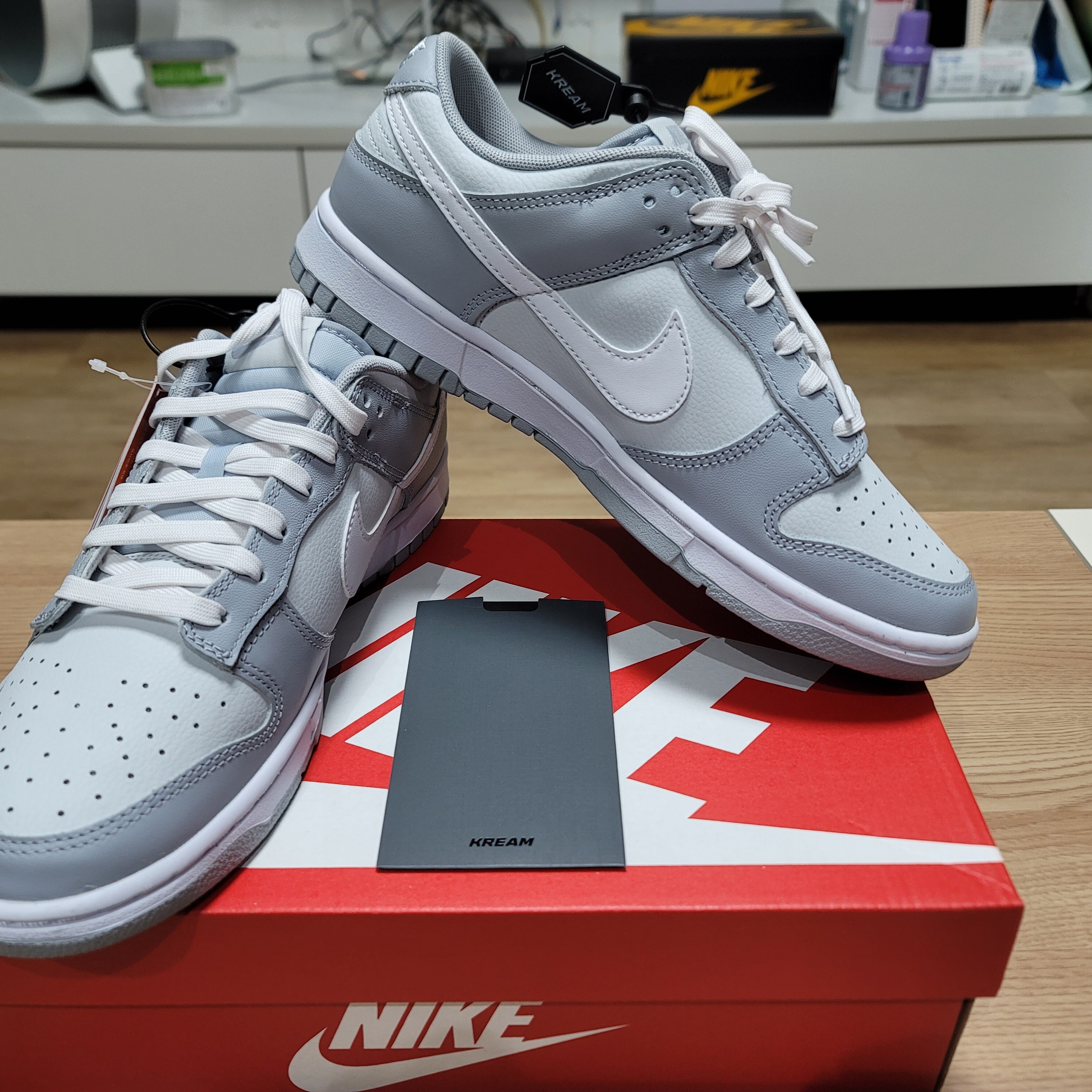 Nike Dunk Low Retro Wolf Grey, Jordan 1 Retro High OG Pollen 착용 스타일