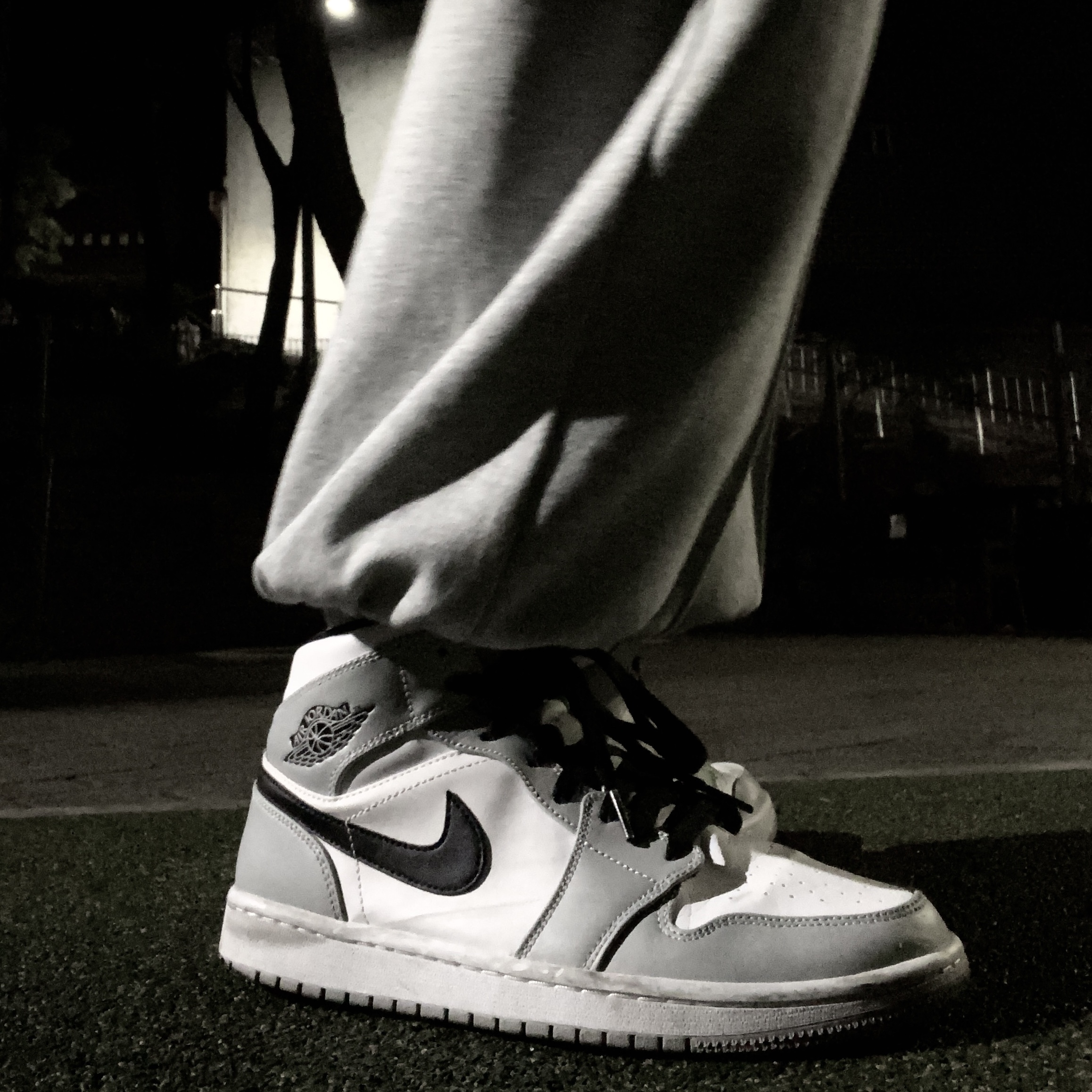 Jordan 1 Mid Light Smoke Grey 착용 스타일