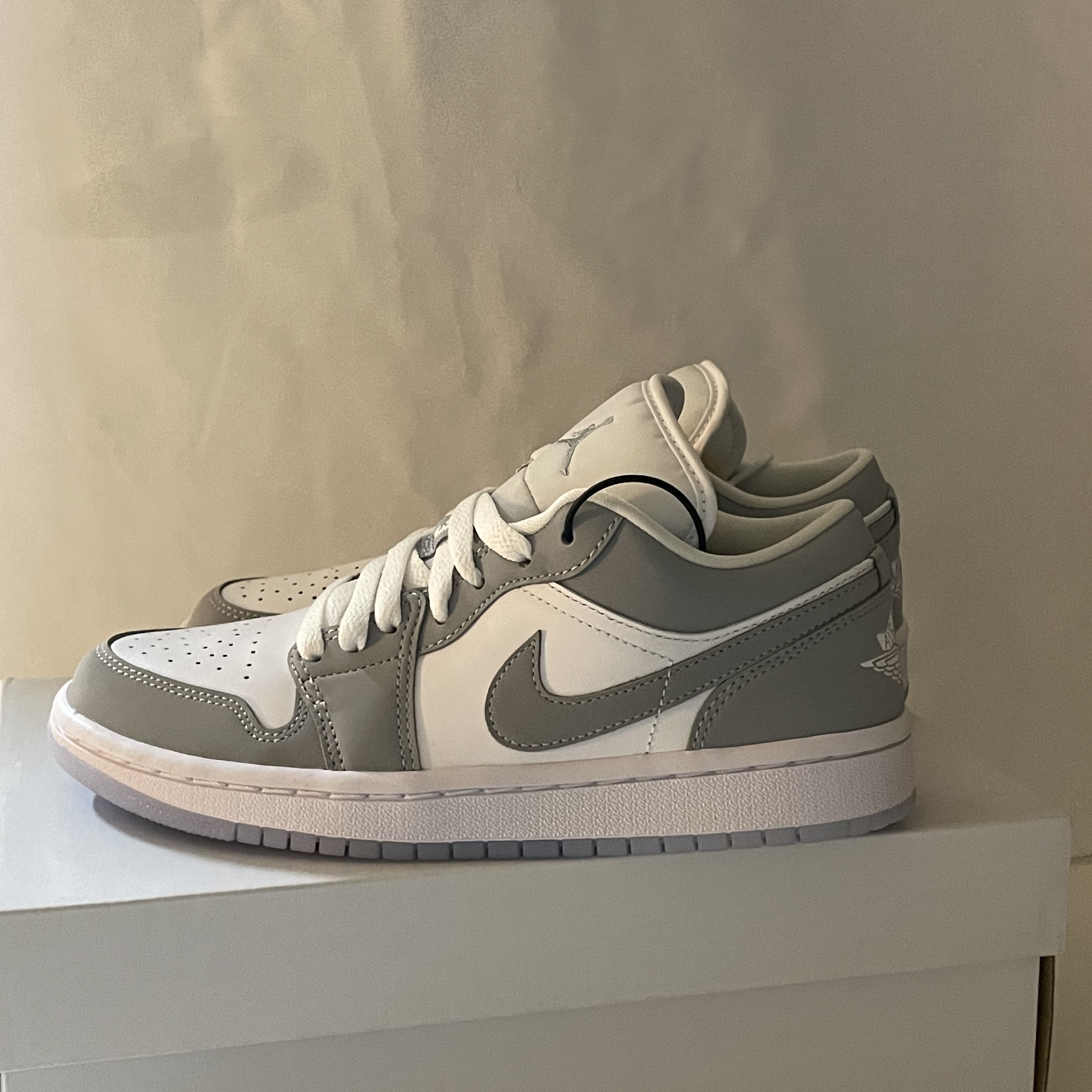 (W) Jordan 1 Low White Wolf Grey 착용 스타일 - 3