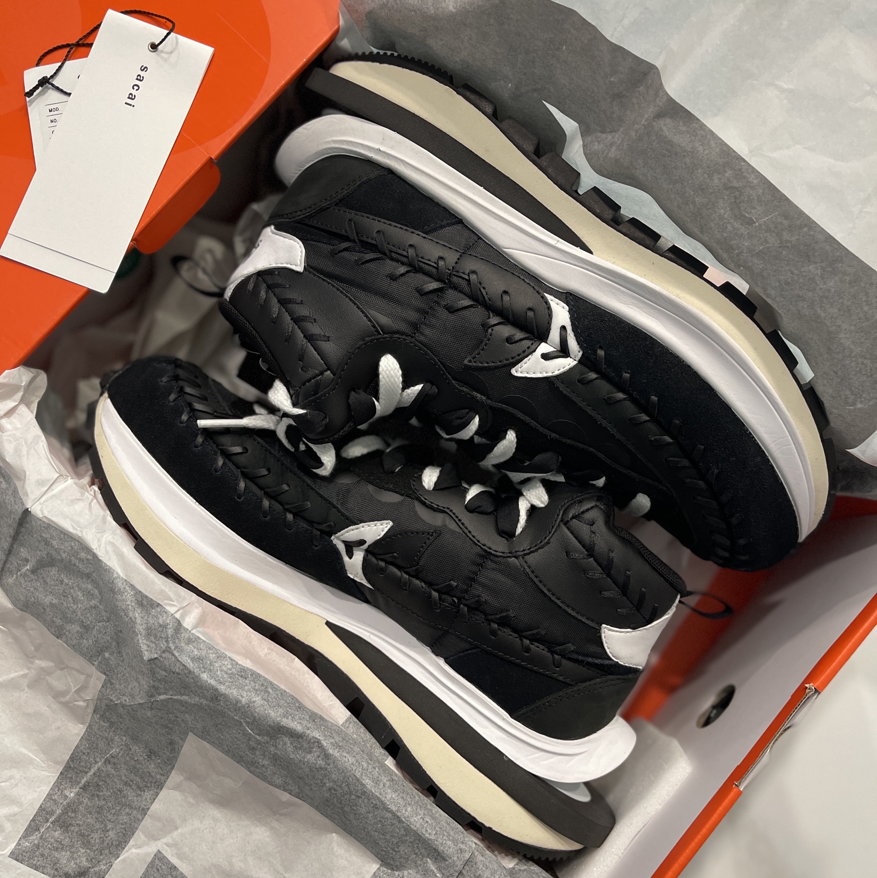 Nike x Sacai x Jean Paul Gaultier VaporWaffle Black White, Nike x Sacai VaporWaffle Royal Fuchsia 착용 스타일 - 3