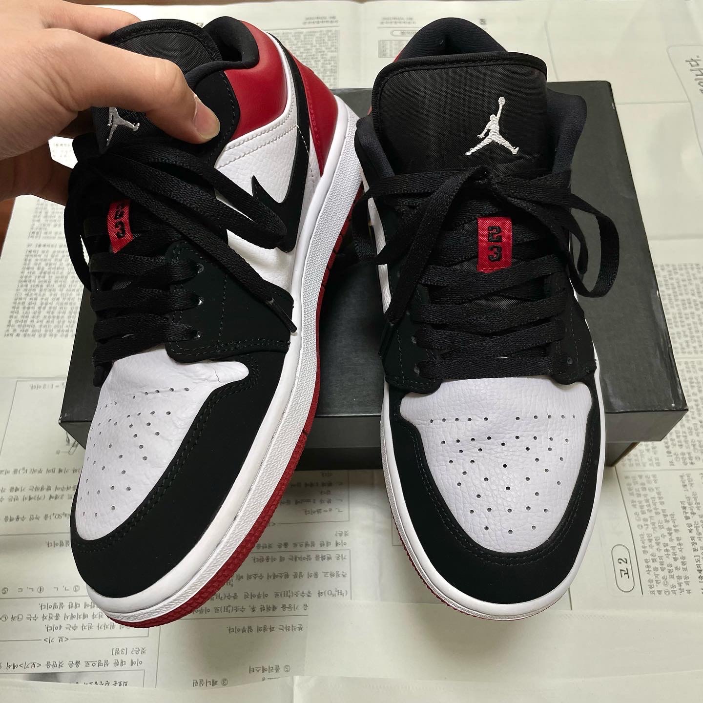 Jordan 1 Low Black Toe 착용 스타일 - 5