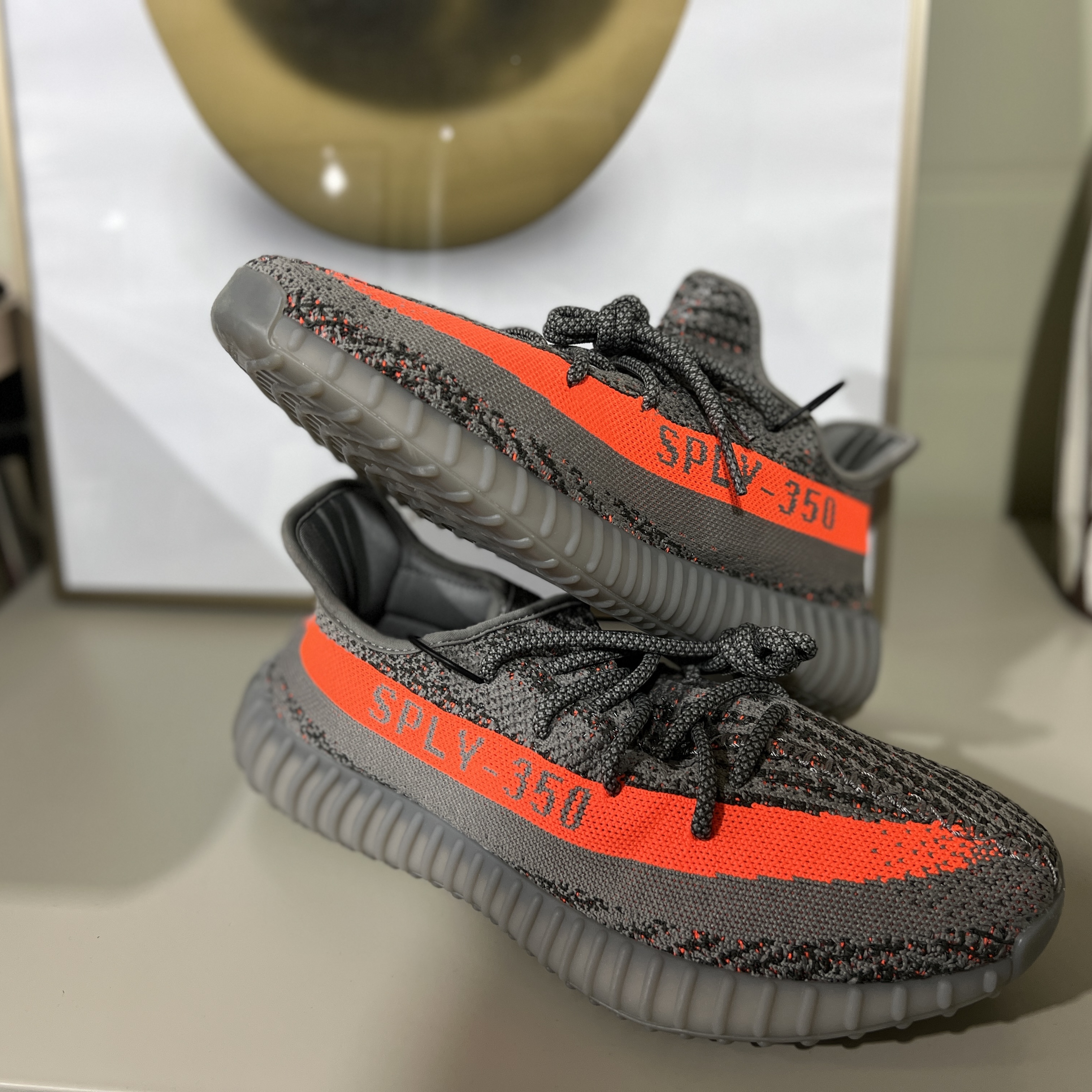 Adidas Yeezy Boost 350 V2 Beluga - Reflective 착용 스타일 - 2
