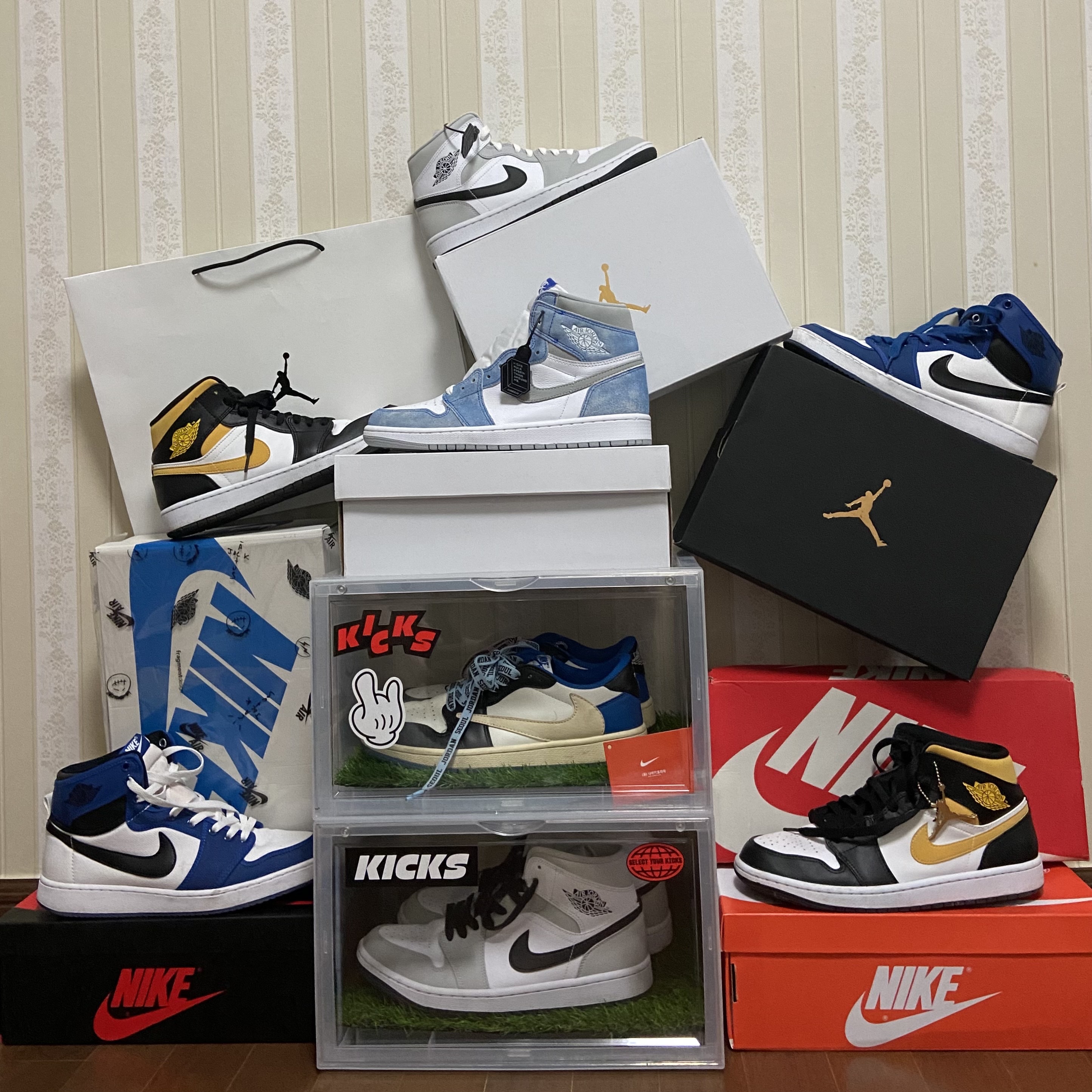 Jordan 1 x Travis Scott x Fragment Retro Low OG SP Military Blue, (W) Jordan 1 Mid Grey Fog 착용 스타일