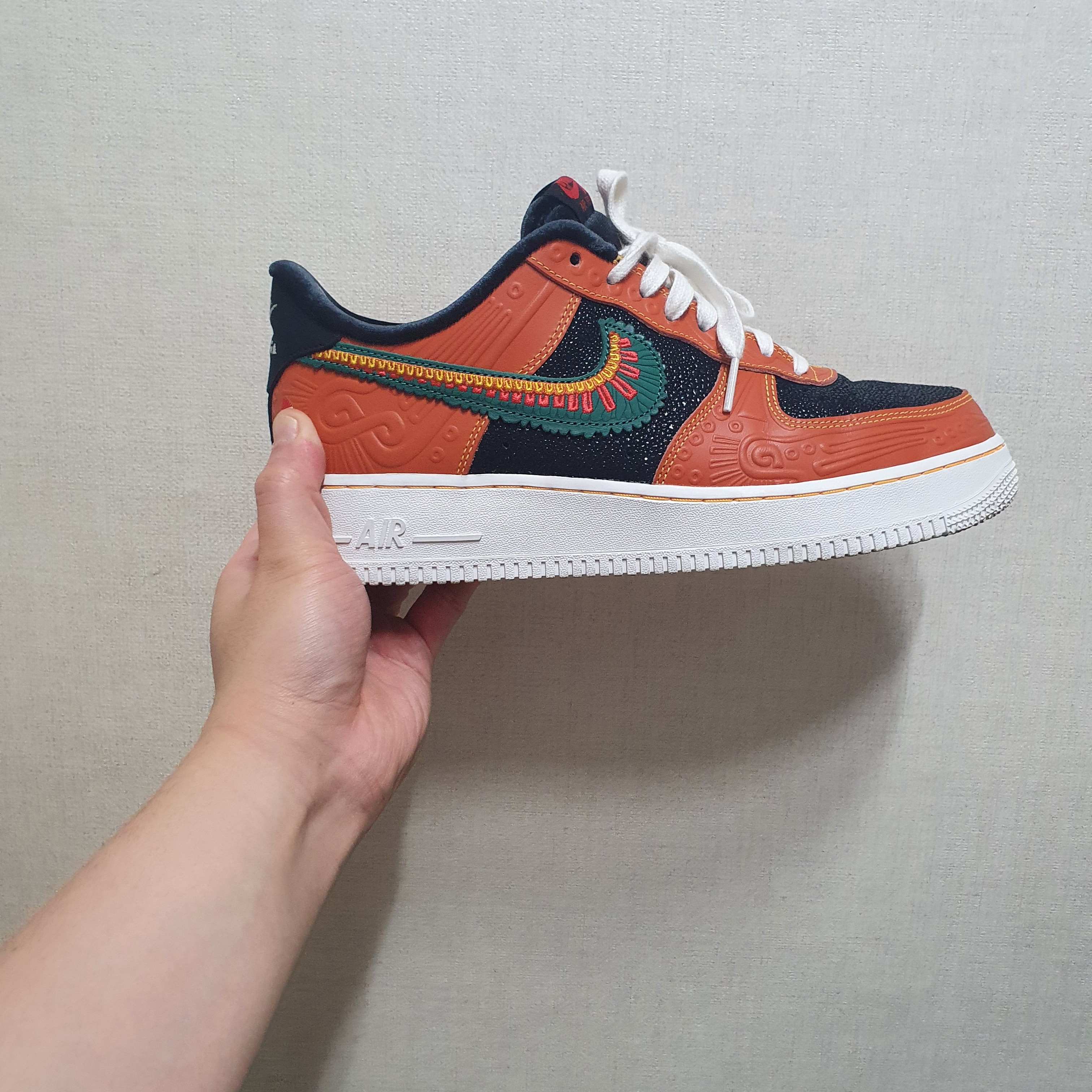 Nike Air Force 1 '07 LX Siempre Familia 착용 스타일 - 1