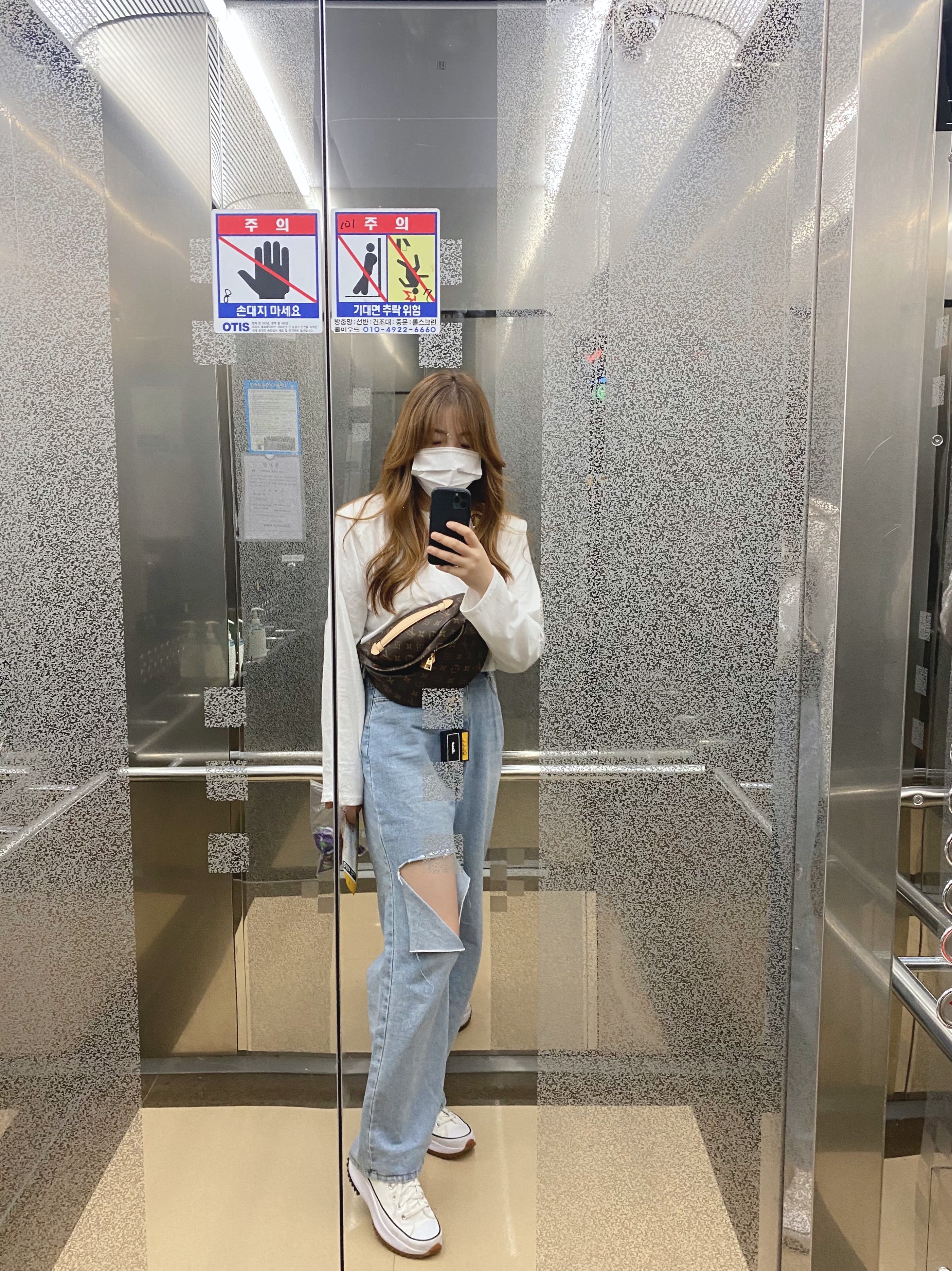 Louis Vuitton Bumbag Monogram 착용 스타일