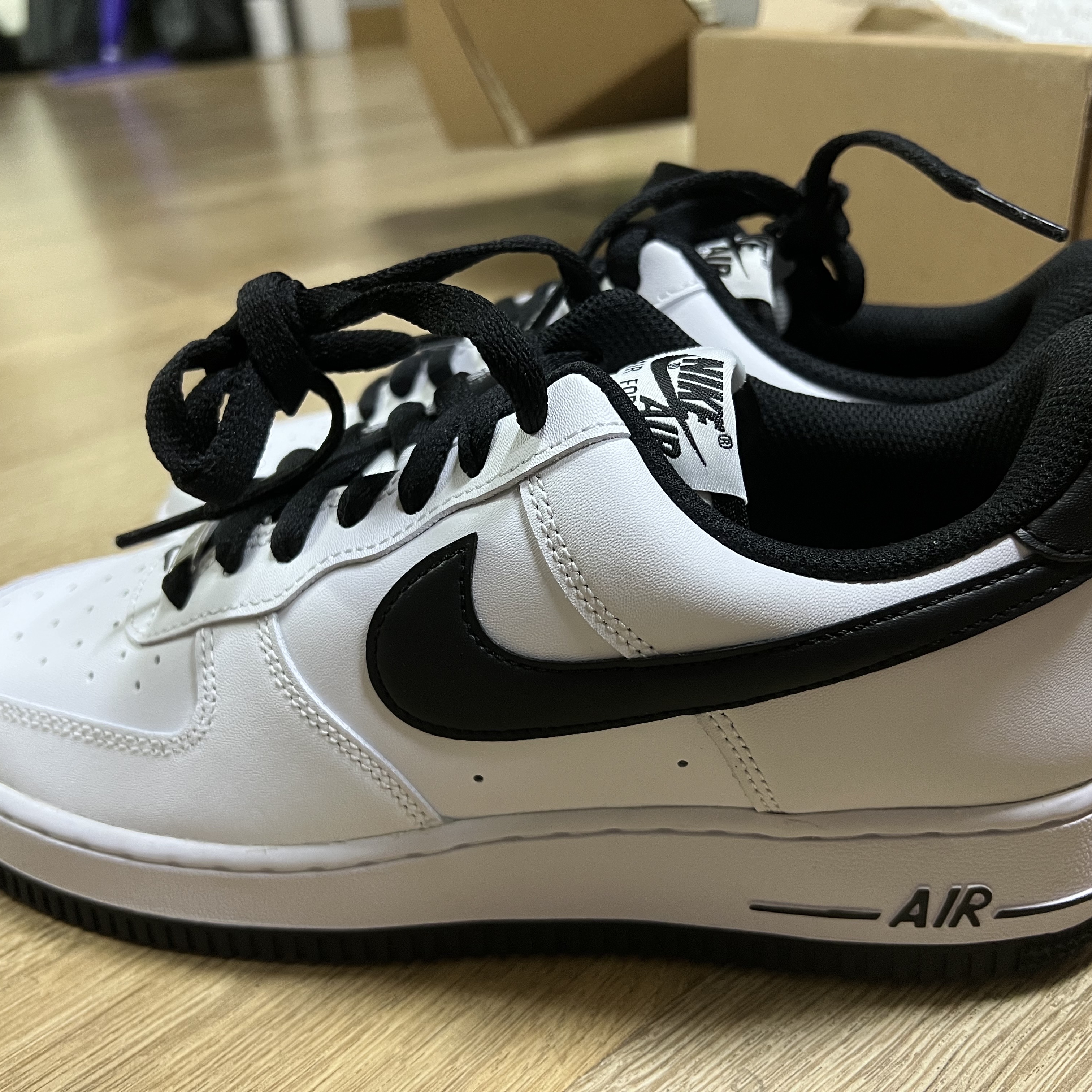 Nike Air Force 1 '07 White Black 착용 스타일 - 2