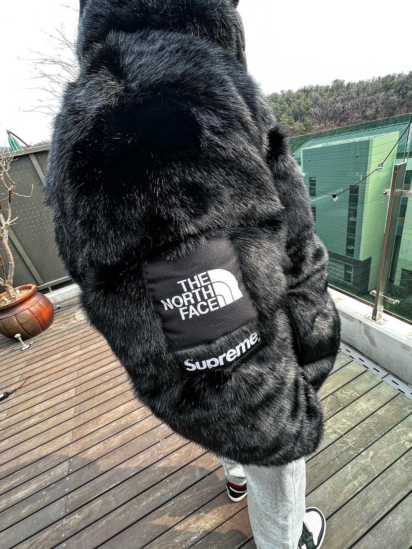 Supreme x The North Face Faux Fur Nuptse Jacket Black - 20FW, Nike x Stussy NRG ZR Fleece Crewneck Heather Grey - US/EU 착용 스타일 - 2