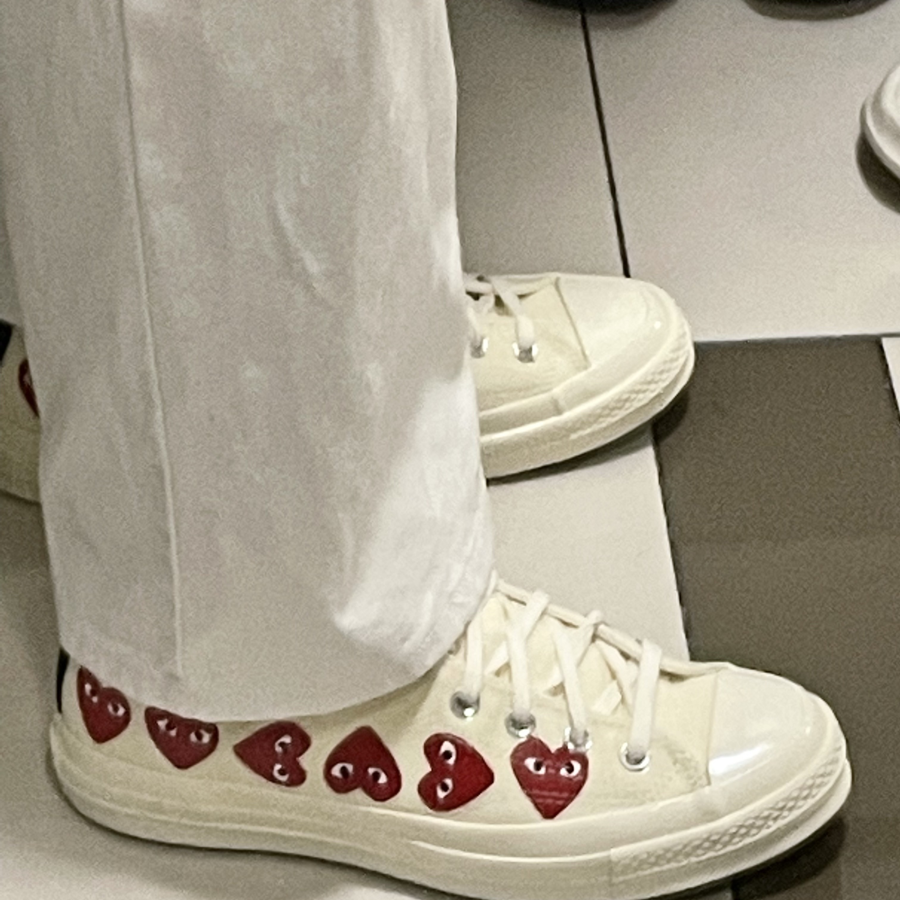 Converse x Play Comme des Garcons Chuck 70 Hi Multi-Heart White 착용 스타일 - 2