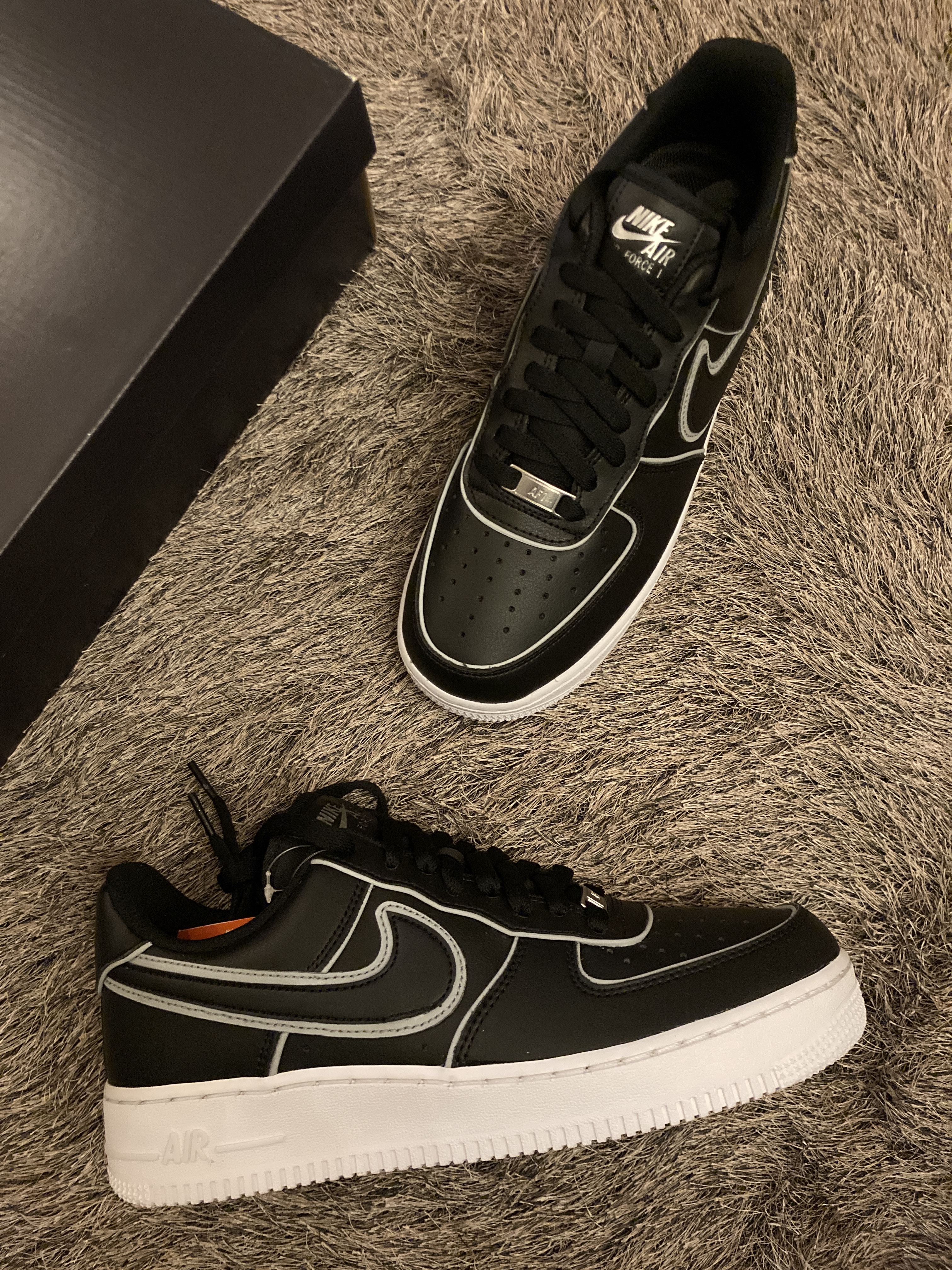 Nike Air Force 1 '07 LV8 Black White 착용 스타일 - 2