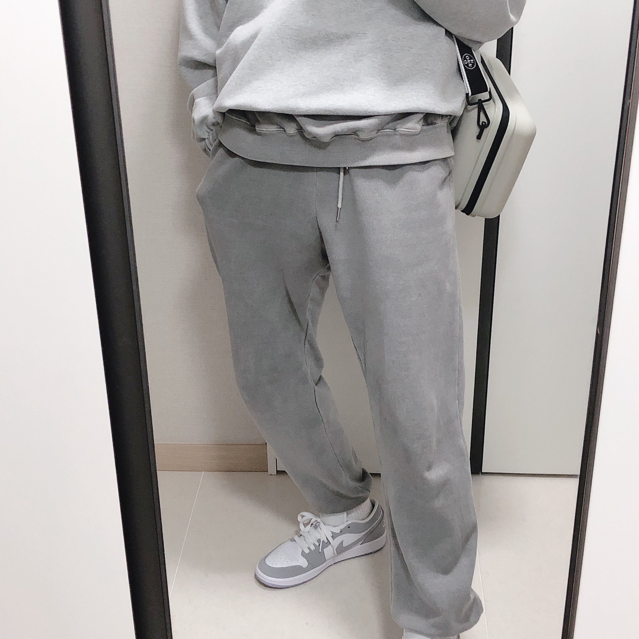 (W) Jordan 1 Low White Wolf Grey 착용 스타일 - 1