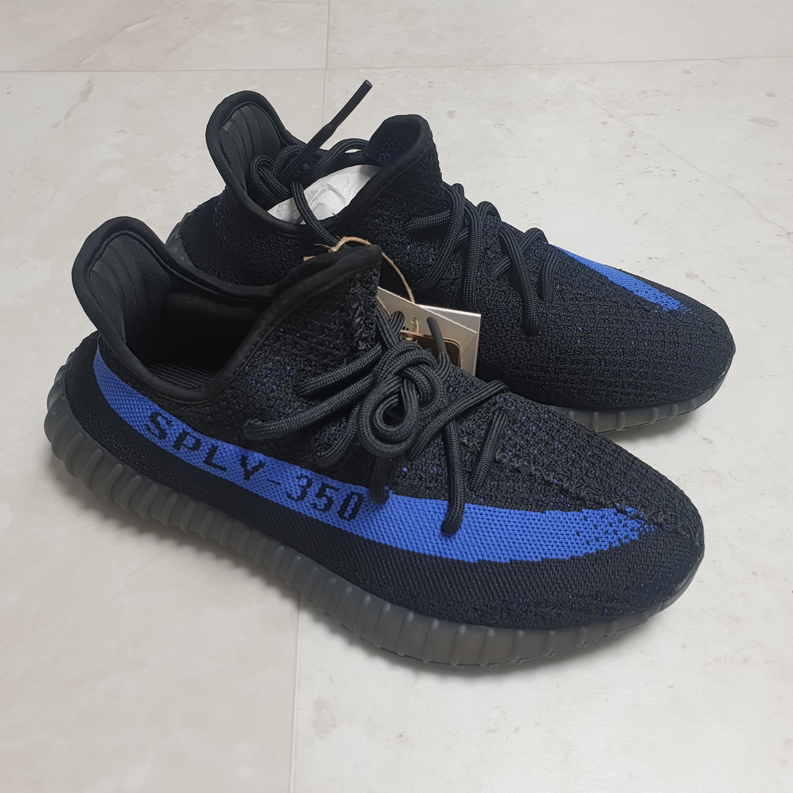 Adidas Yeezy Boost 350 V2 Dazzling Blue 착용 스타일 - 1