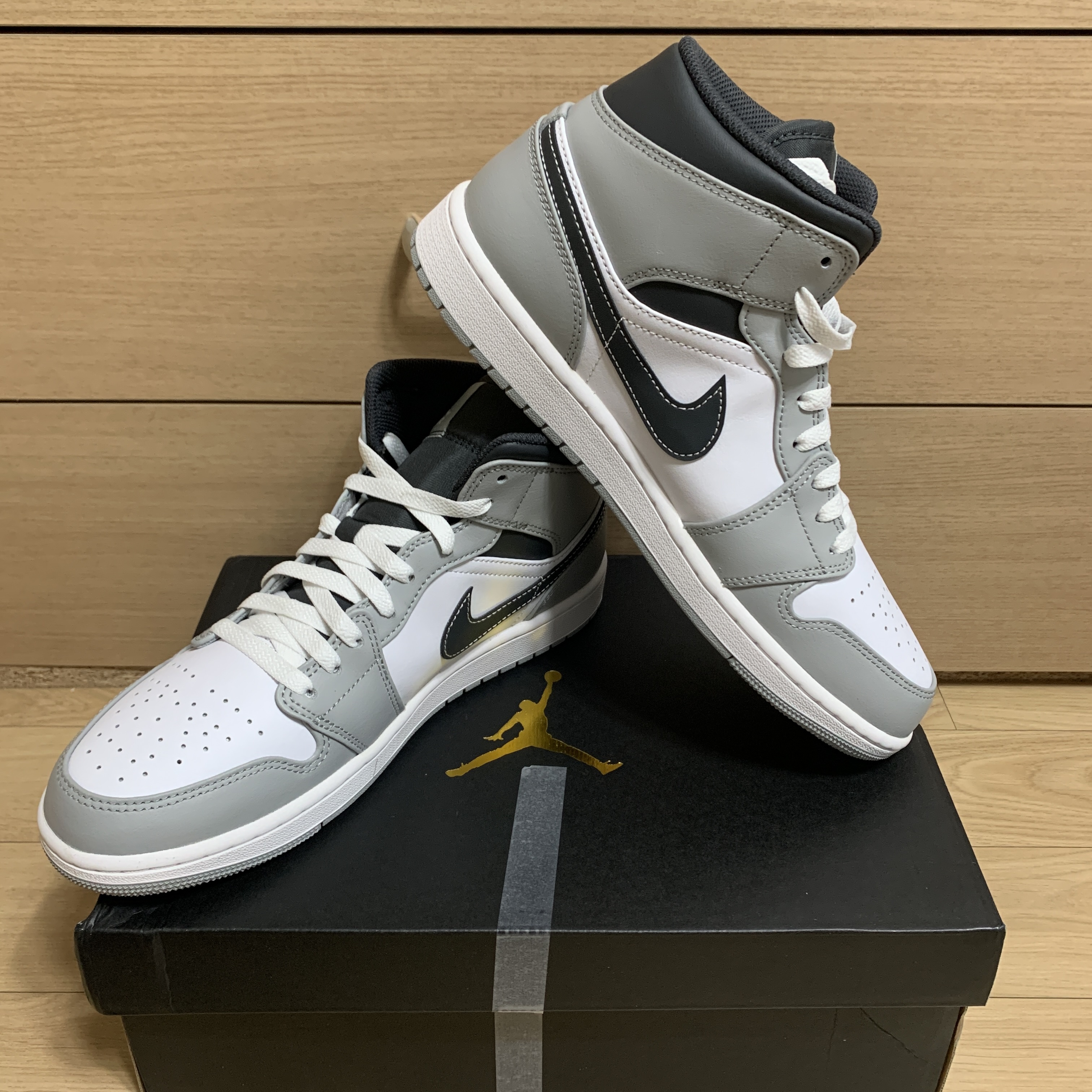Jordan 1 Mid Light Smoke Grey Anthracite 착용 스타일