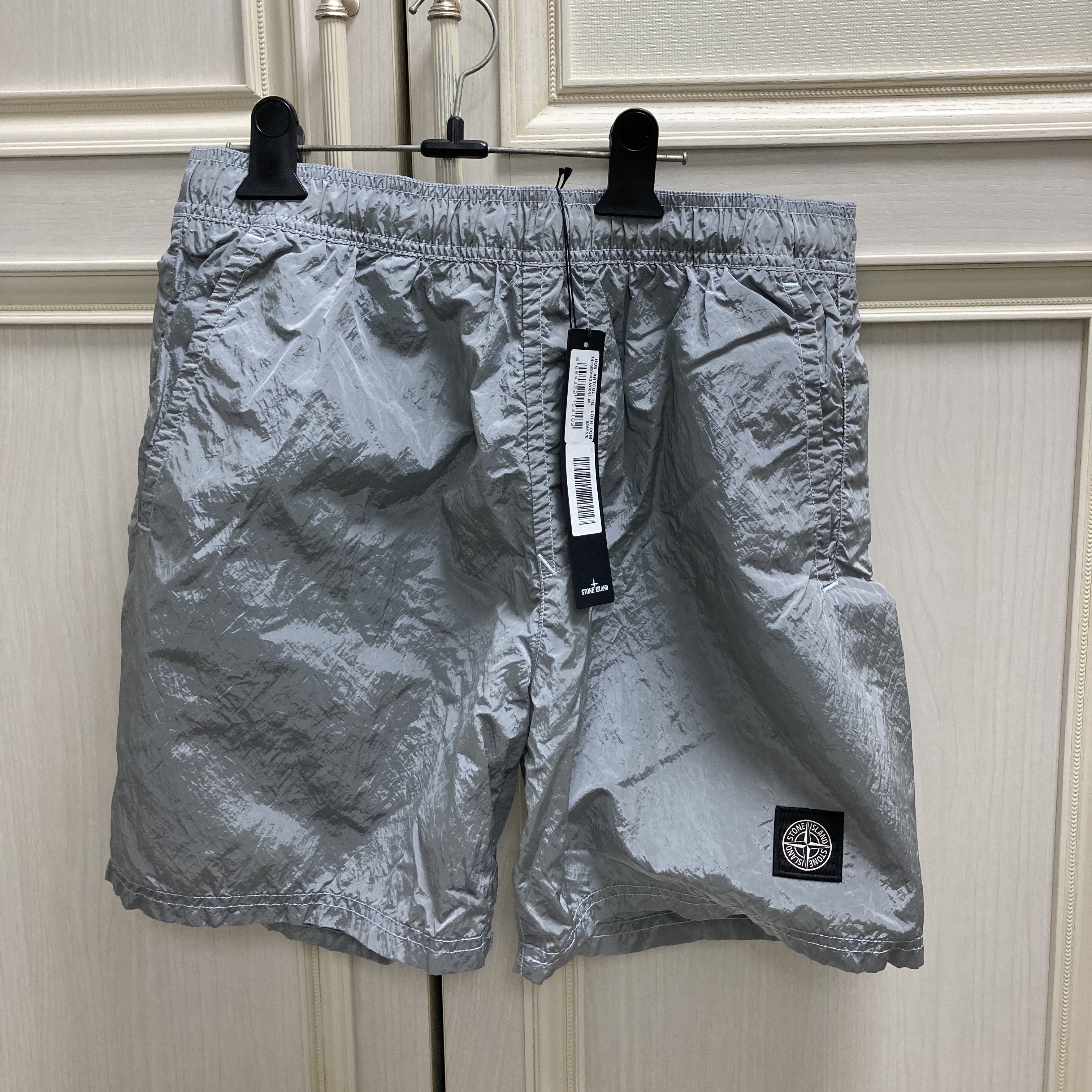 Stone Island B0943 Nylon Metal Swimming Trunk Sky Blue - 21SS, Stone Island B0943 Nylon Metal Swimming Trunk Dark Grey - 21SS 착용 스타일 - 1