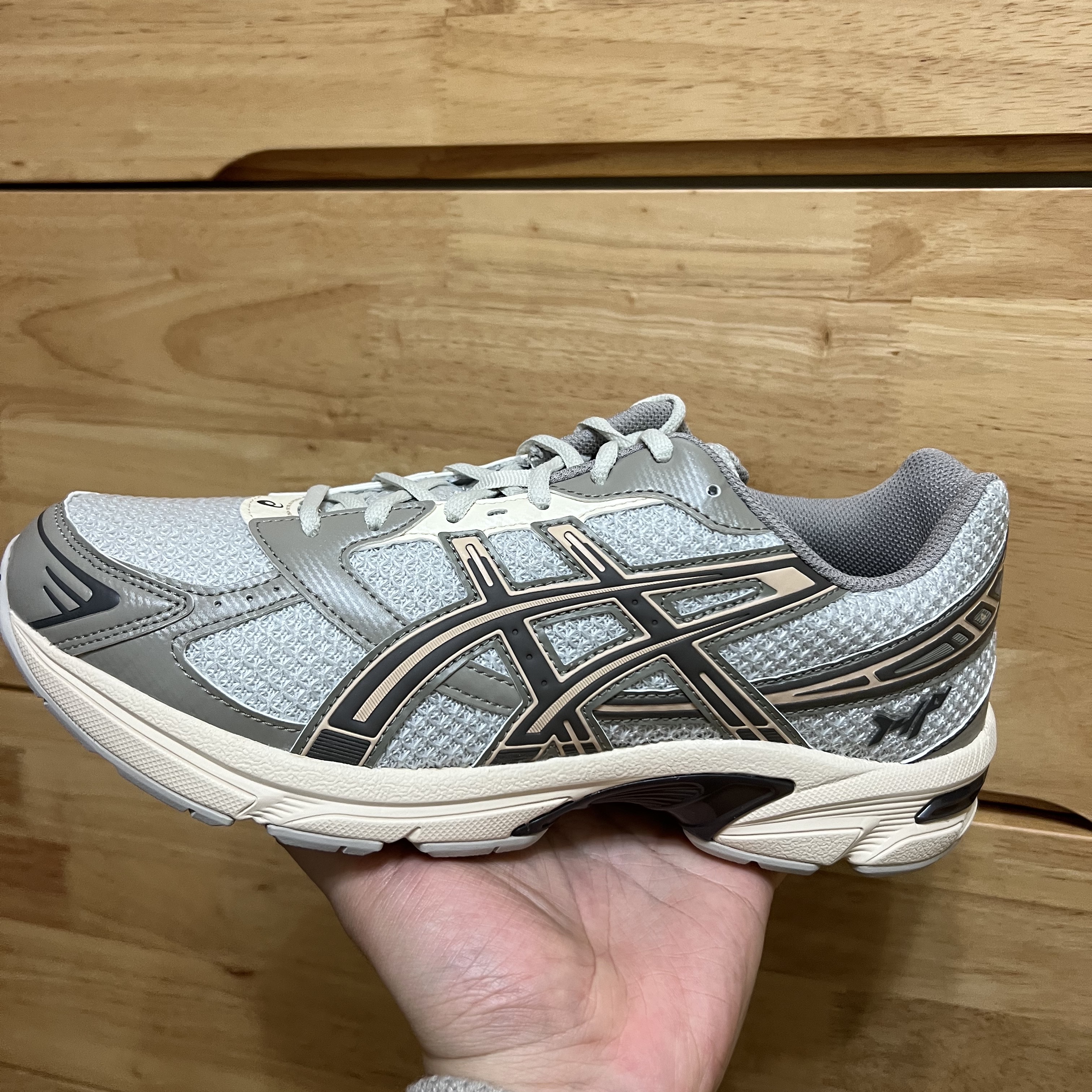 Asics x I4P Gel-1130 Glacier Grey Mink 착용 스타일 - 2