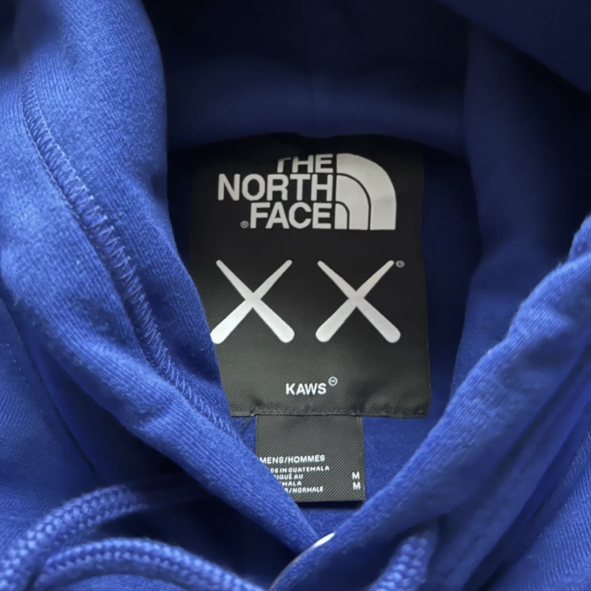 The North Face x Kaws Popover Hoodie Bolt Blue 착용 스타일 - 3