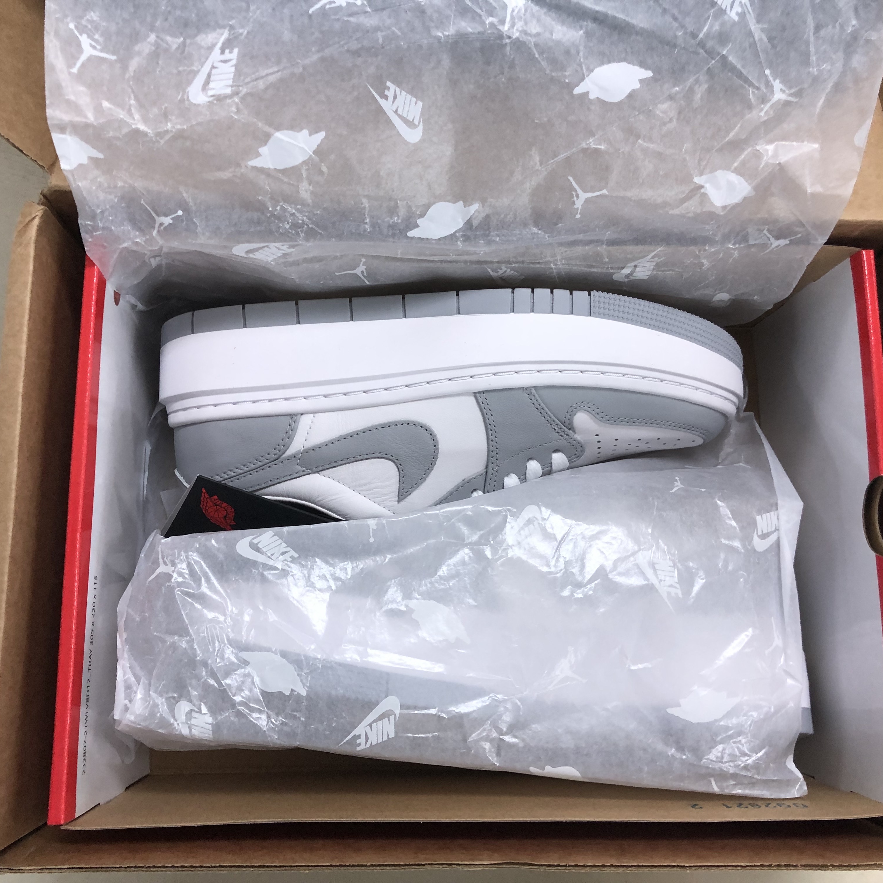 (W) Jordan 1 Elevate Low White and Wolf Grey 착용 스타일 - 2