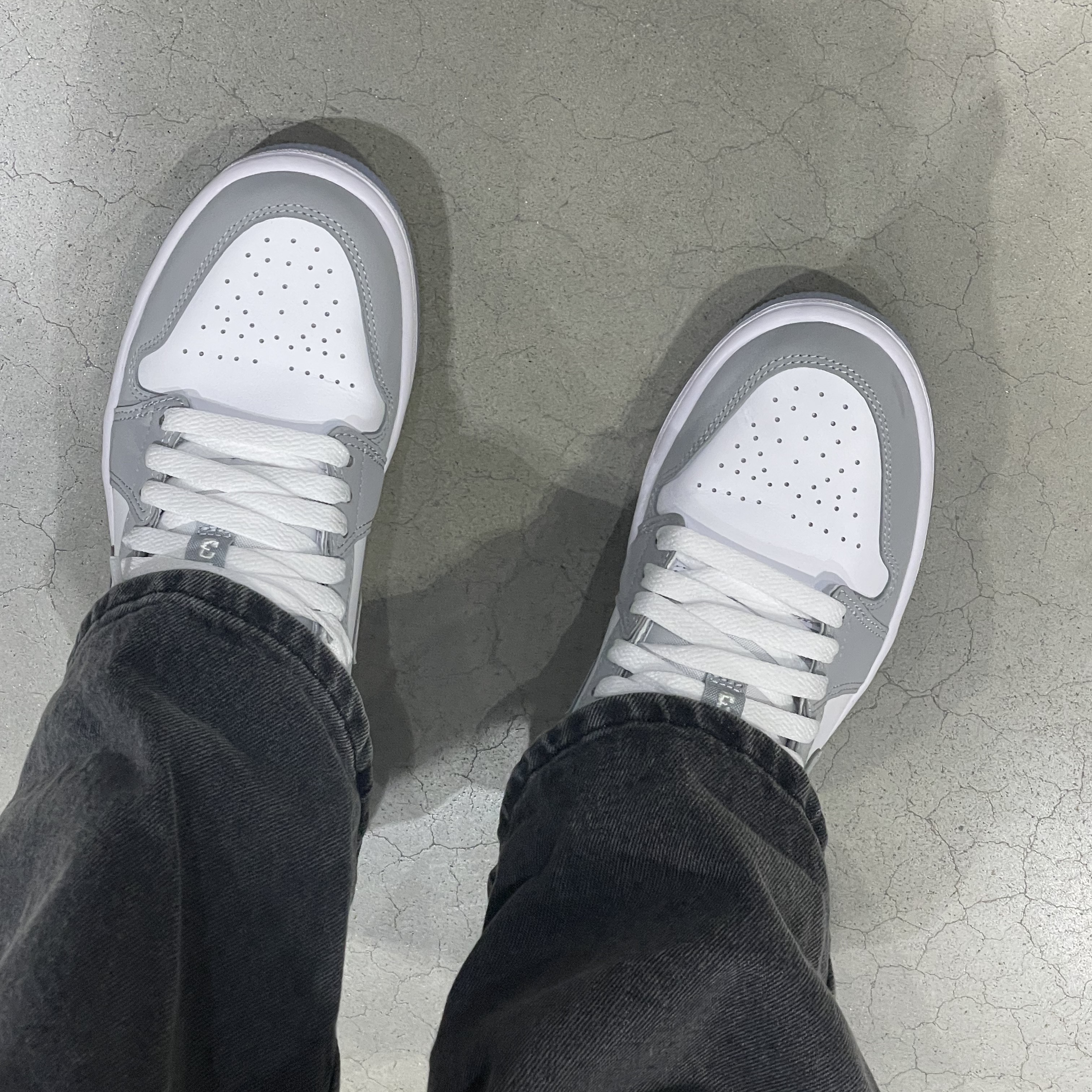 (W) Jordan 1 Low White Wolf Grey 착용 스타일 - 2