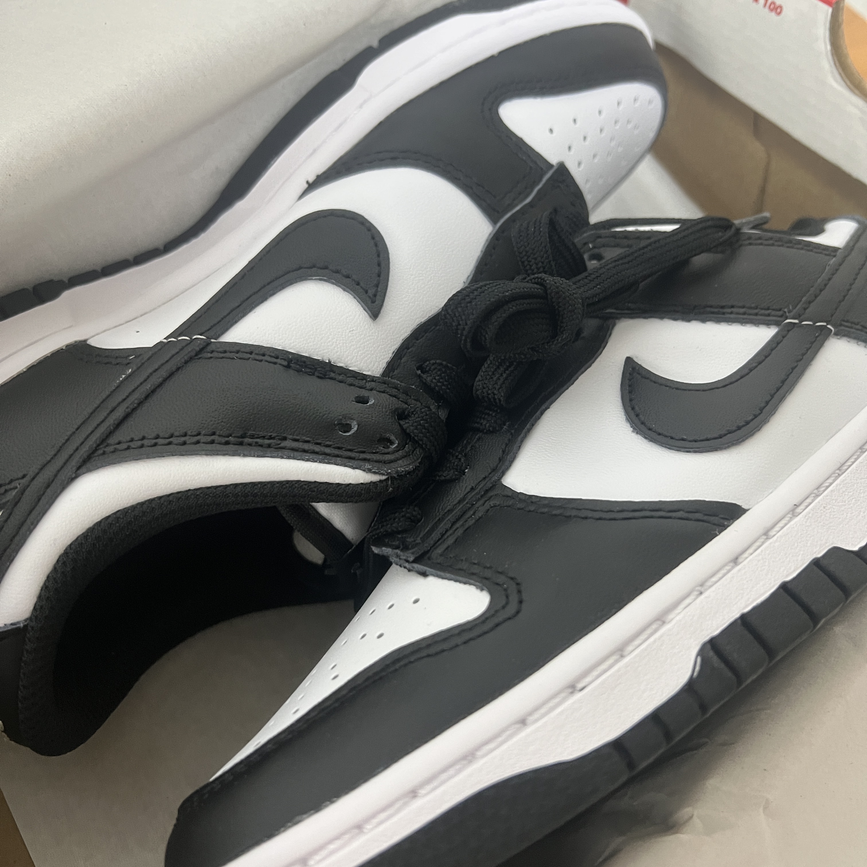 (W) Nike Dunk Low Black 착용 스타일 - 1