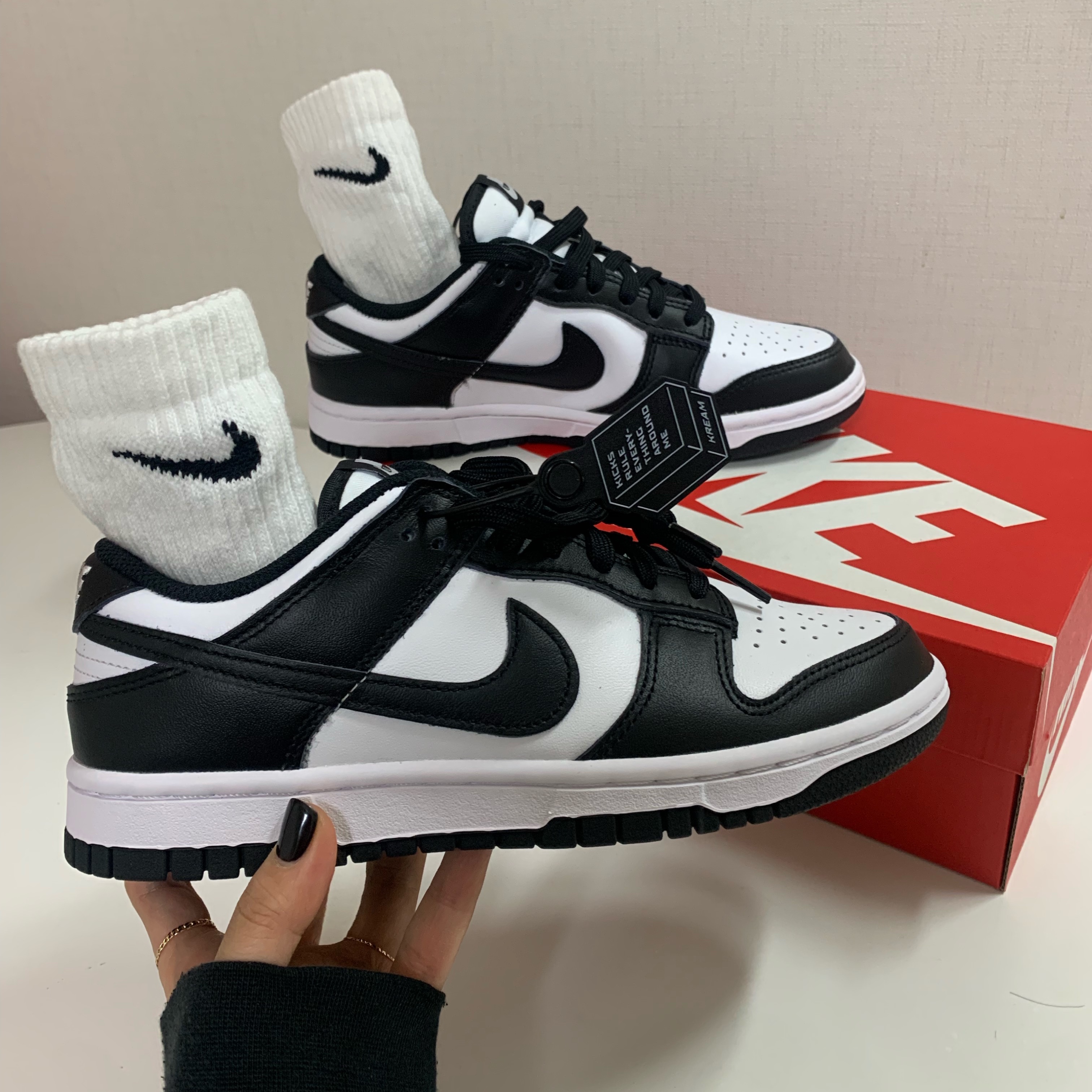 (W) Nike Dunk Low Black 착용 스타일 - 2