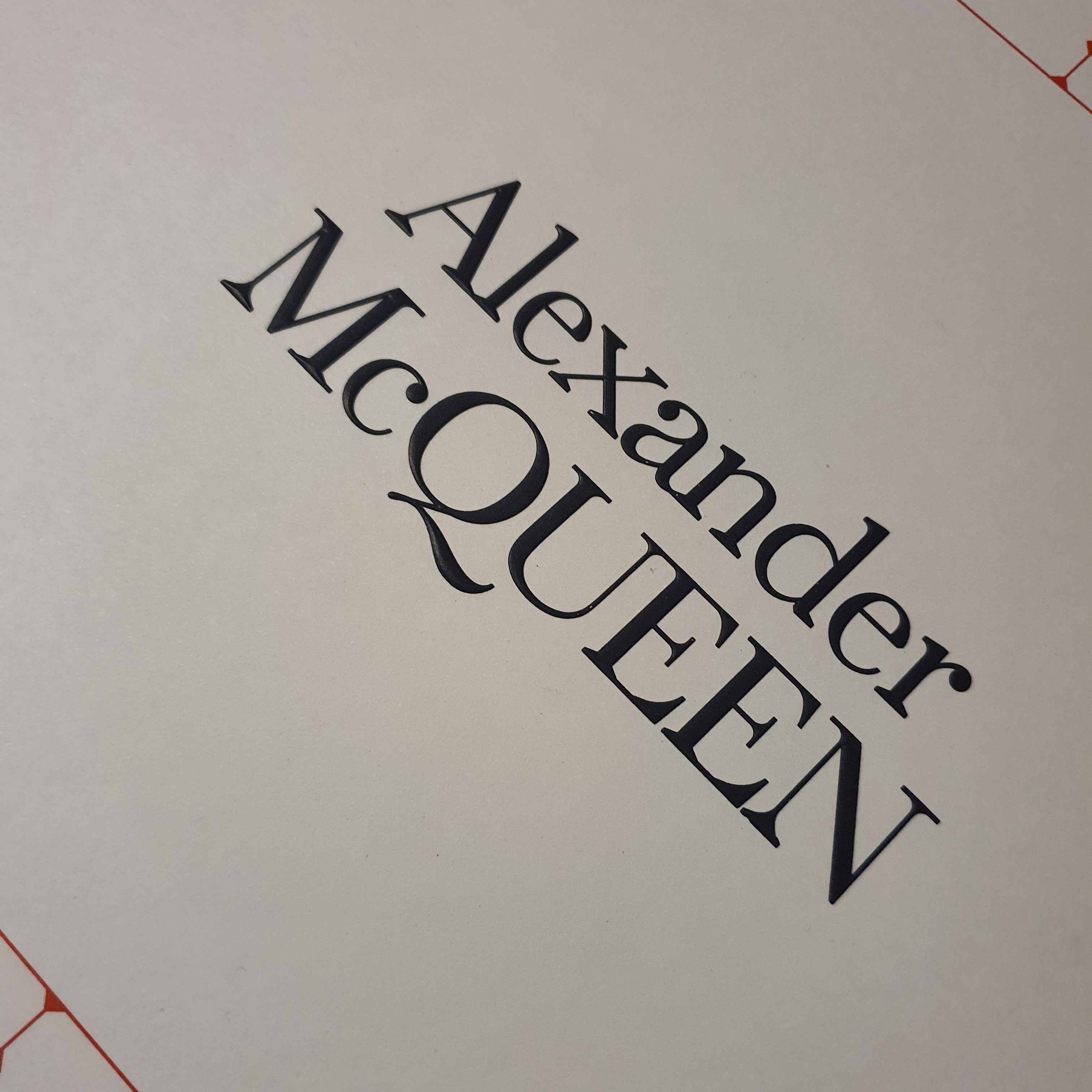 Alexander McQueen Oversized Sneakers White Black 착용 스타일