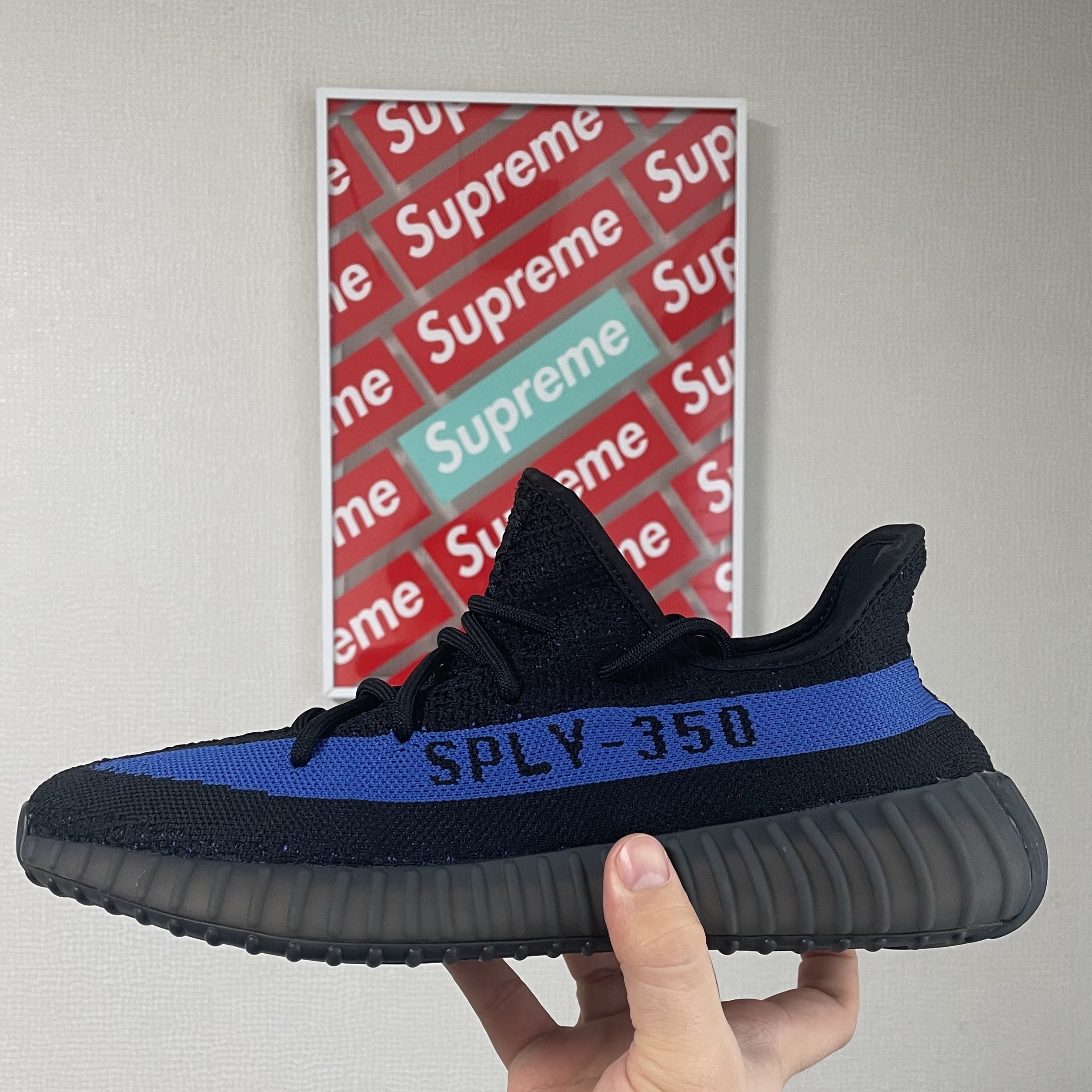 Adidas Yeezy Boost 350 V2 Dazzling Blue 착용 스타일 - 1