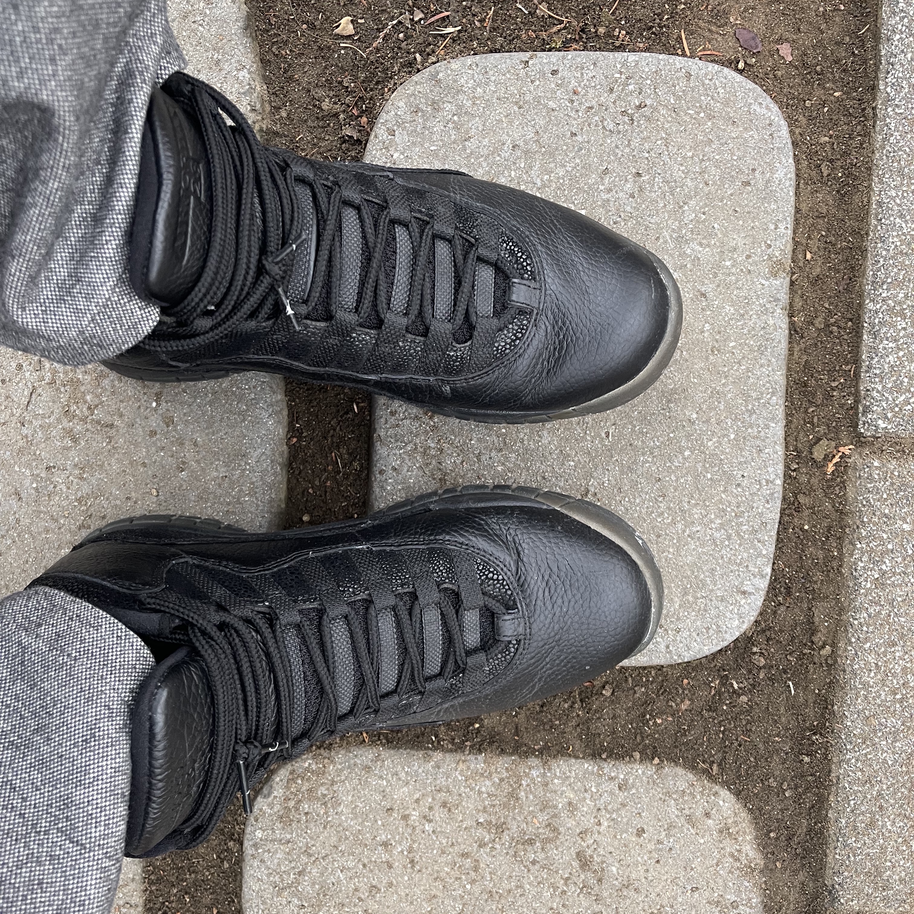 Jordan 10 Retro Drake OVO Black 착용 스타일 - 2