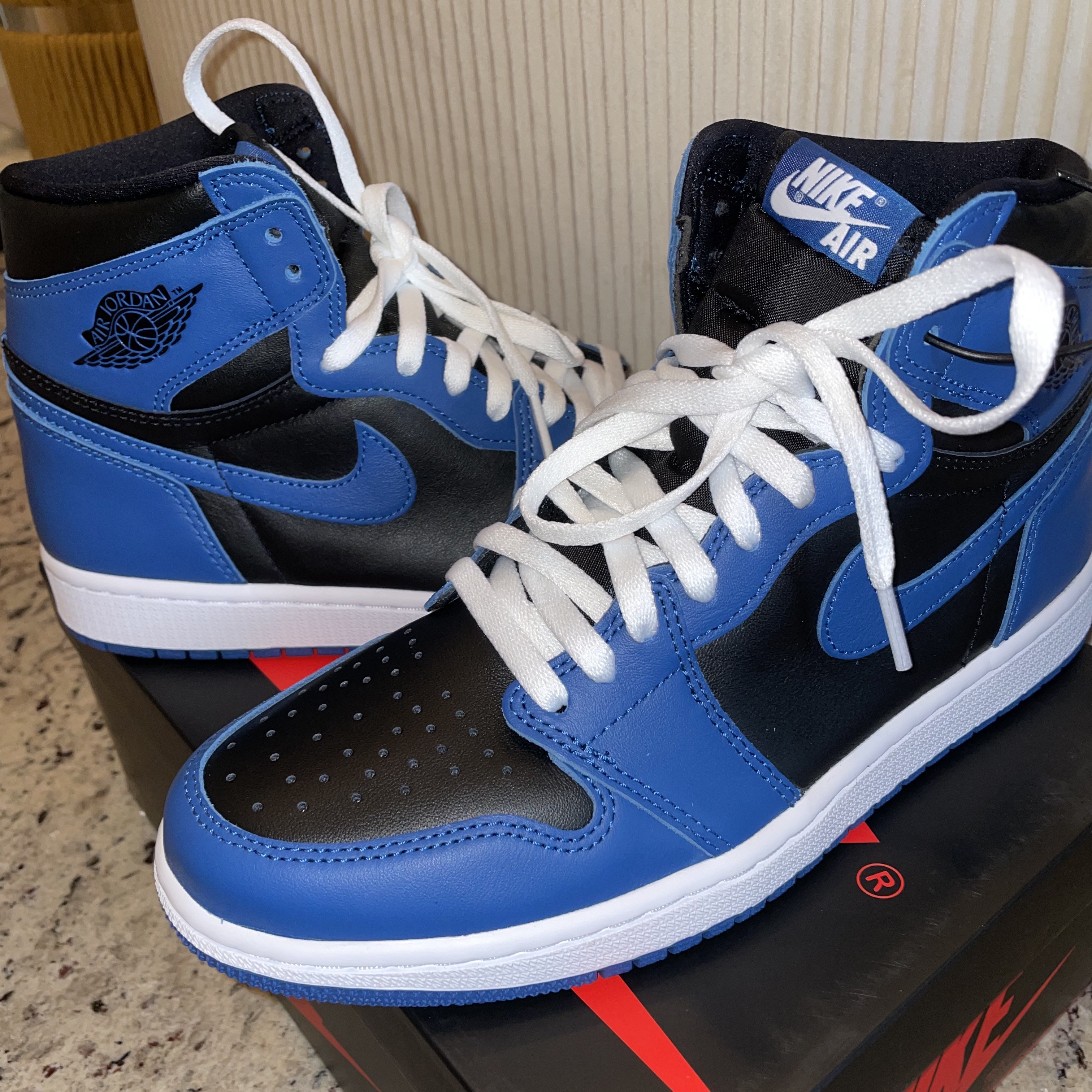 Jordan 1 Retro High OG Dark Marina Blue 착용 스타일 - 1