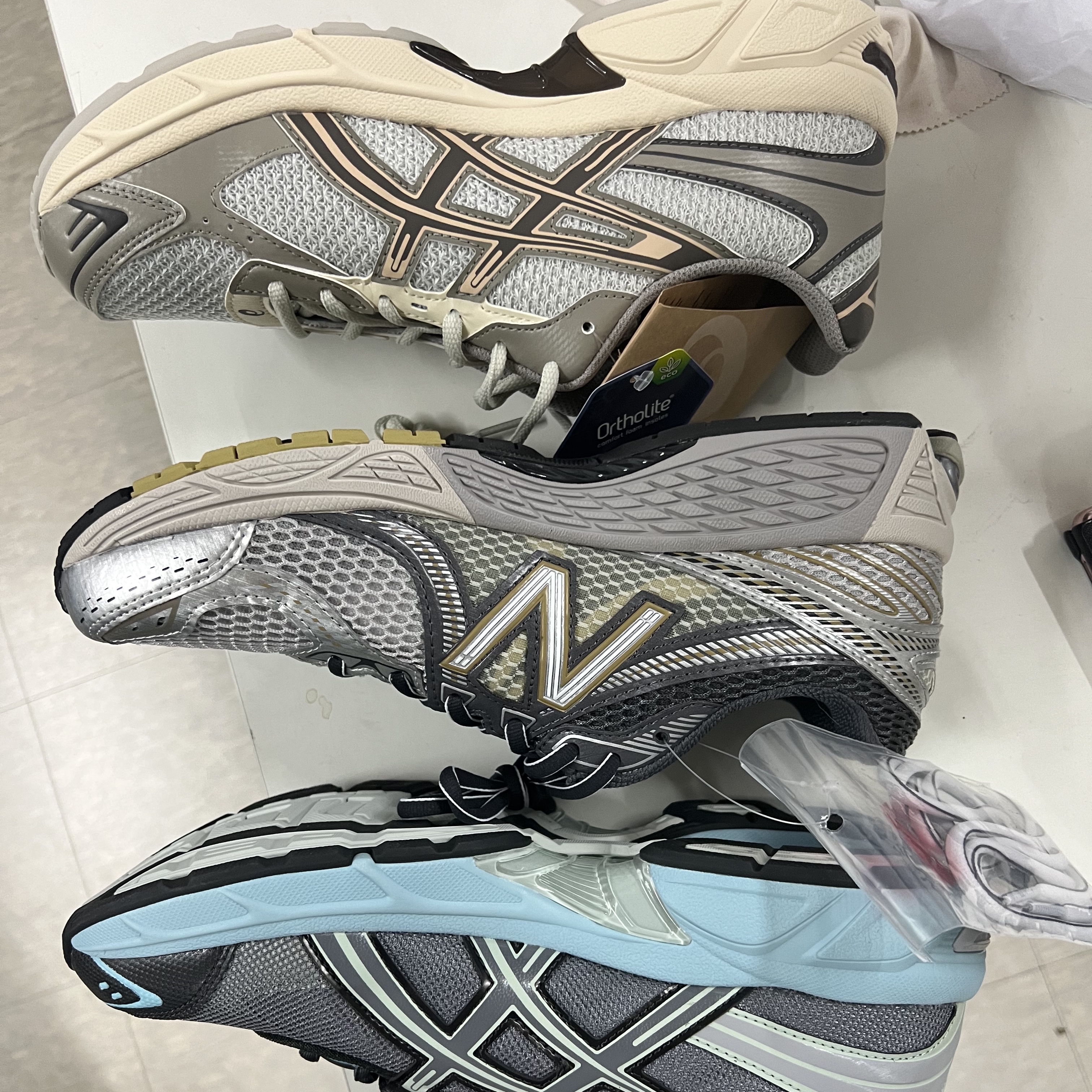 Asics x I4P Gel-1130 Glacier Grey Mink, New Balance 860v2 Earth 착용 스타일 - 1