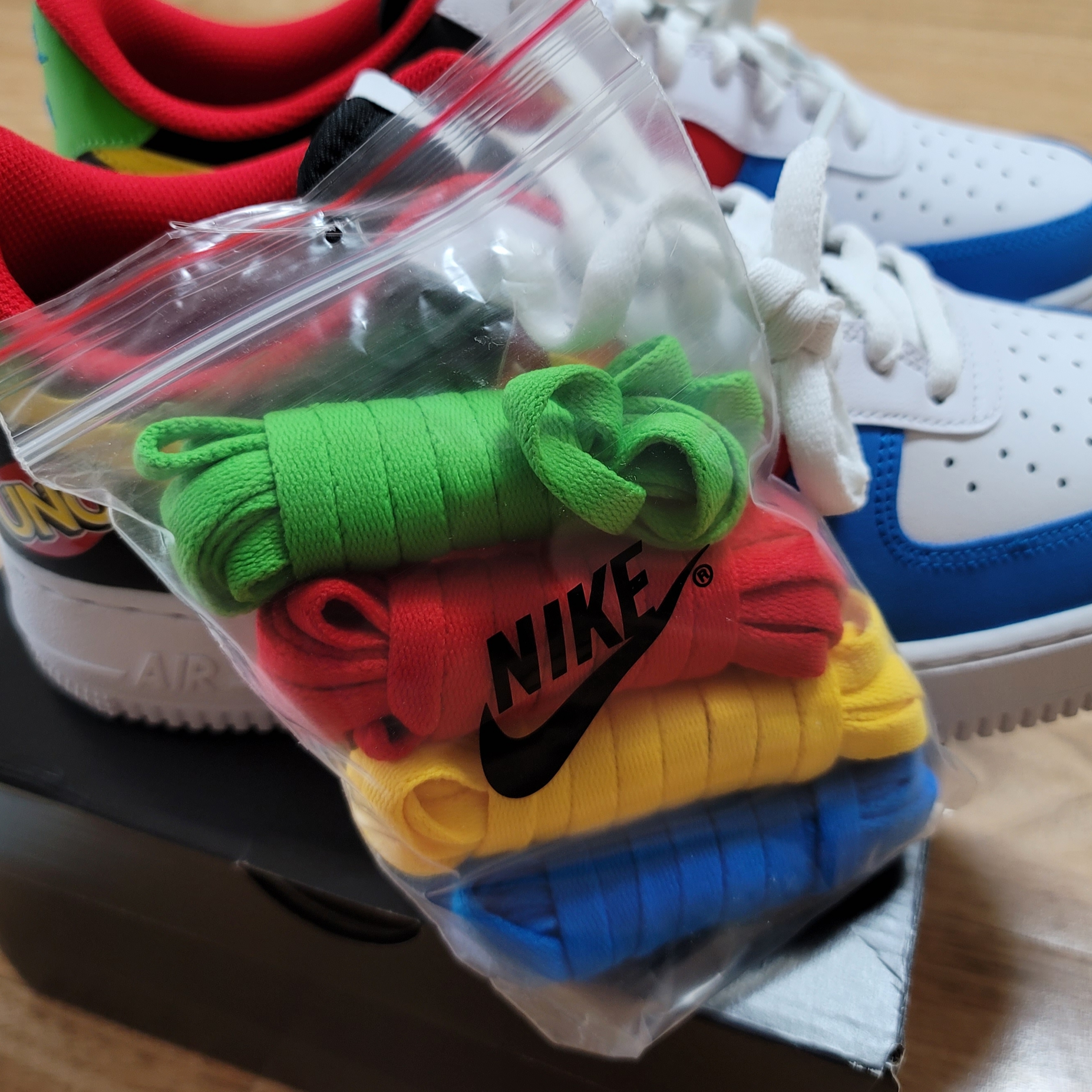 Nike x UNO Air Force 1 '07 QS White Yellow Zest 착용 스타일 - 4