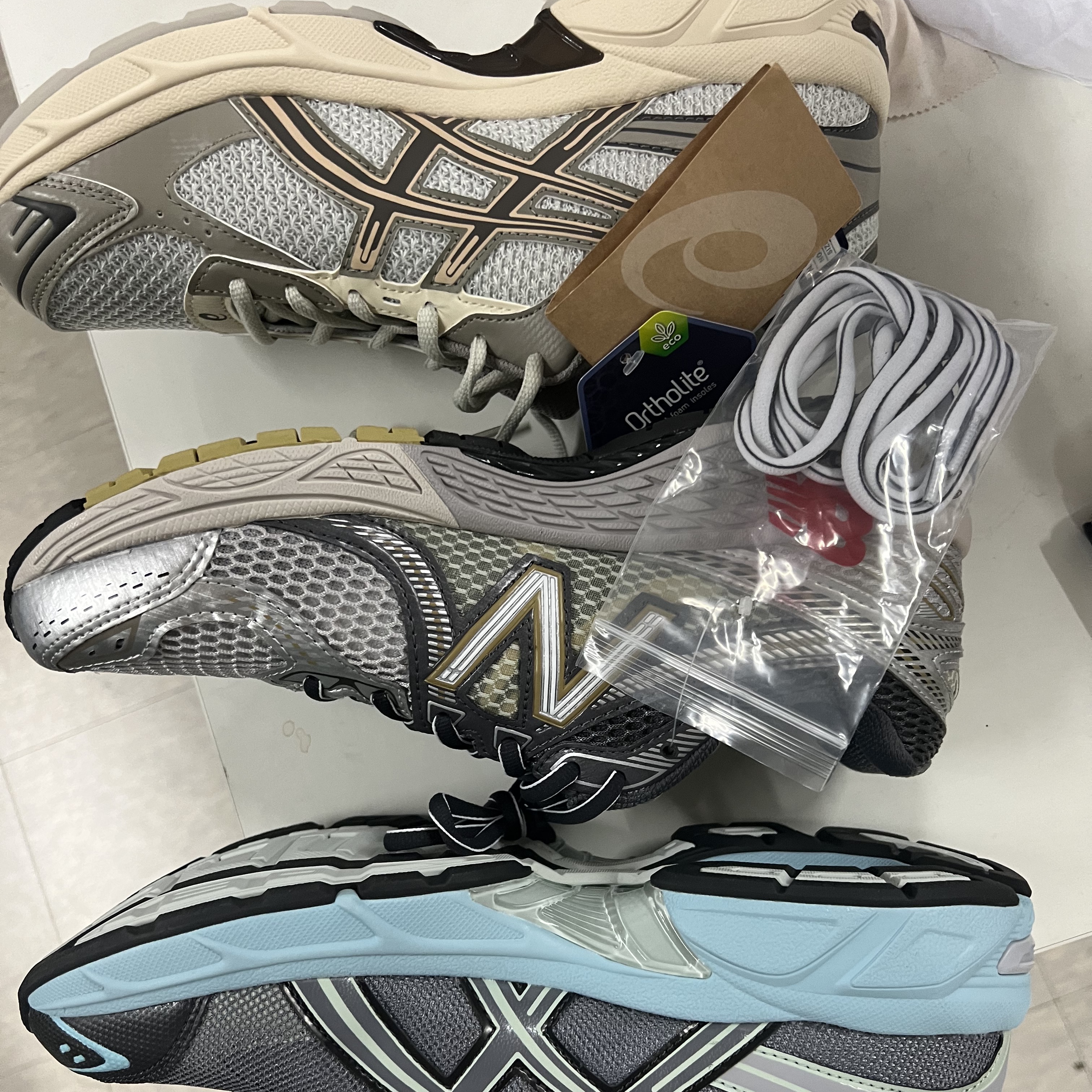 Asics x I4P Gel-1130 Glacier Grey Mink, New Balance 860v2 Earth 착용 스타일 - 3