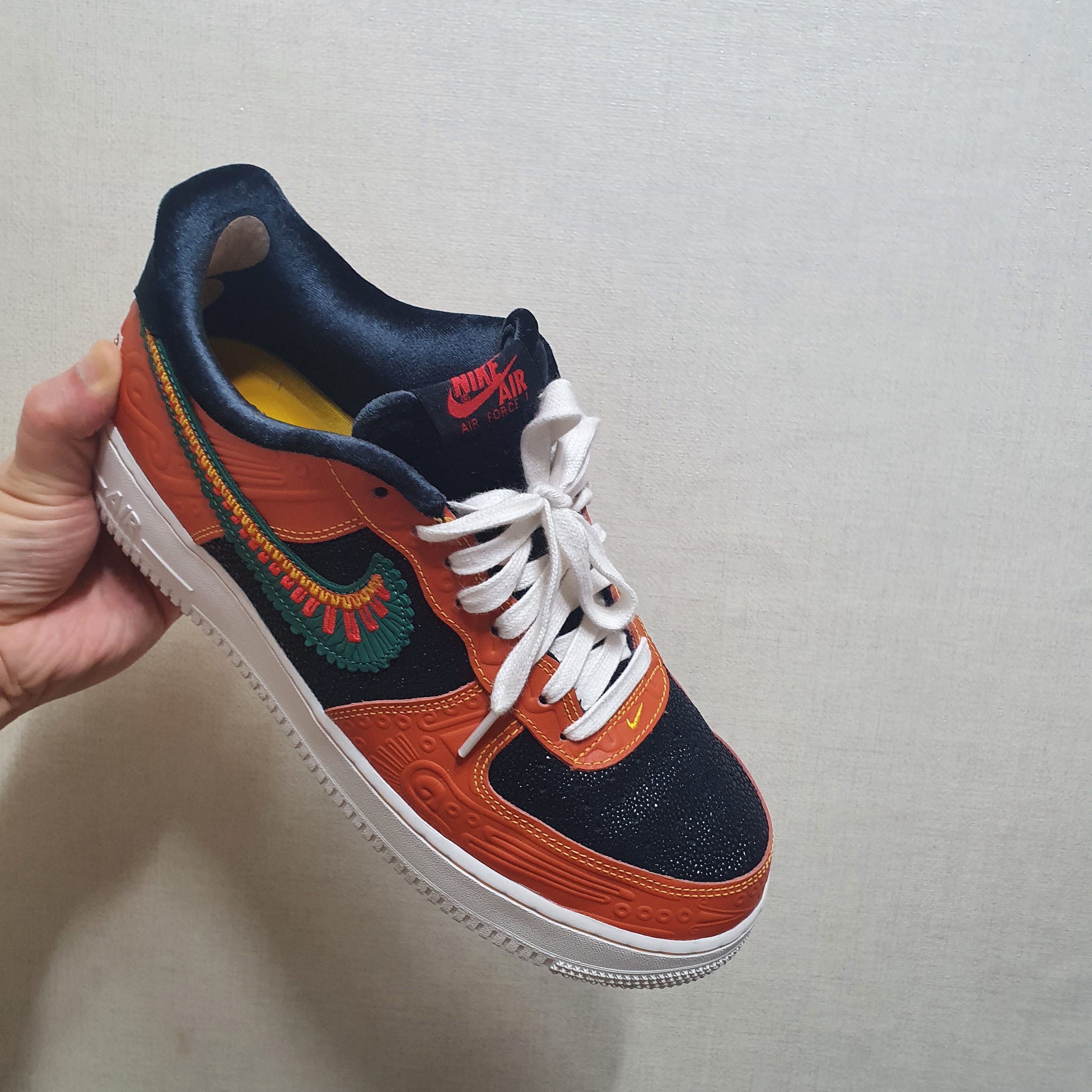 Nike Air Force 1 '07 LX Siempre Familia 착용 스타일 - 2