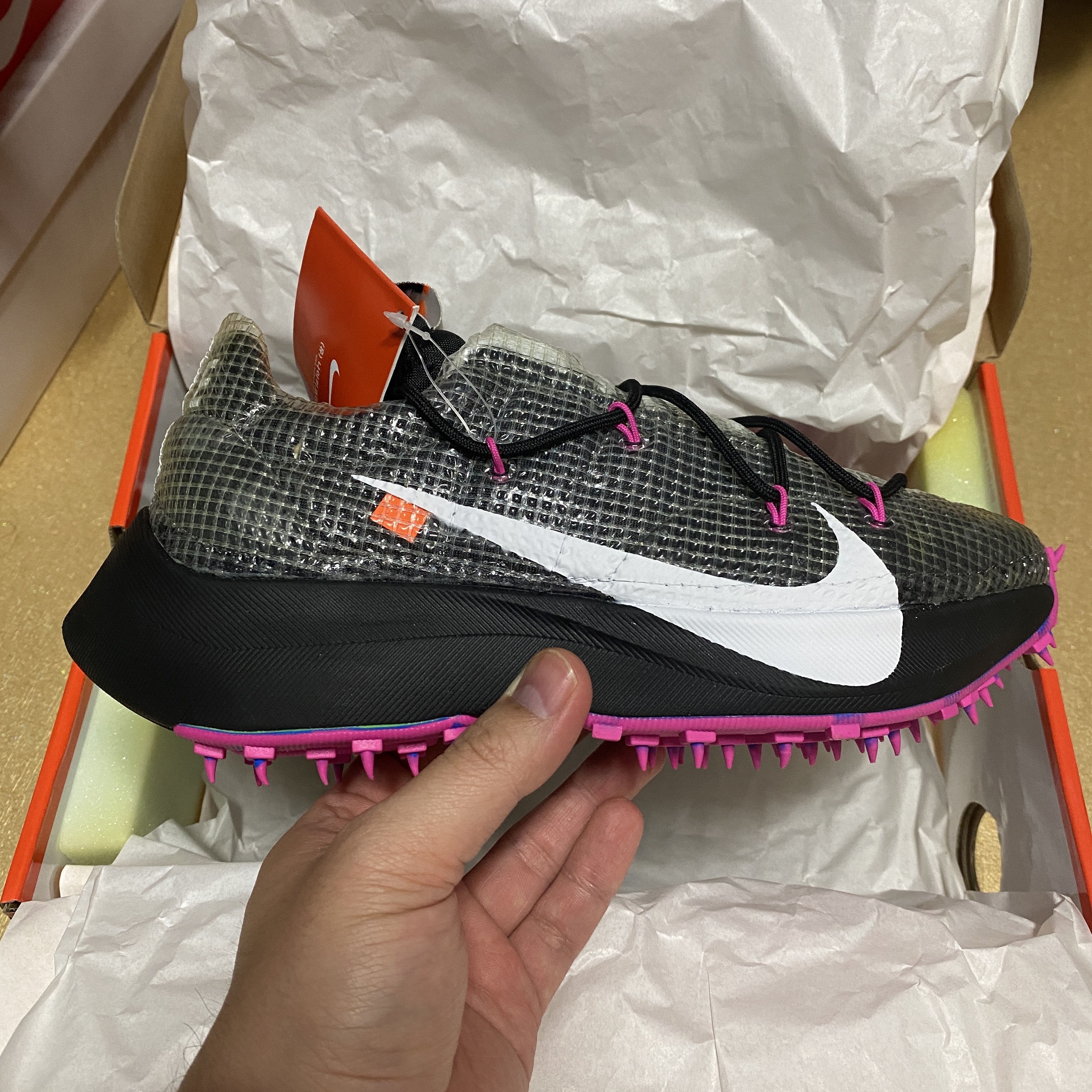 (W) Nike x Off-White Vapor Street Black Laser Fuchsia 착용 스타일