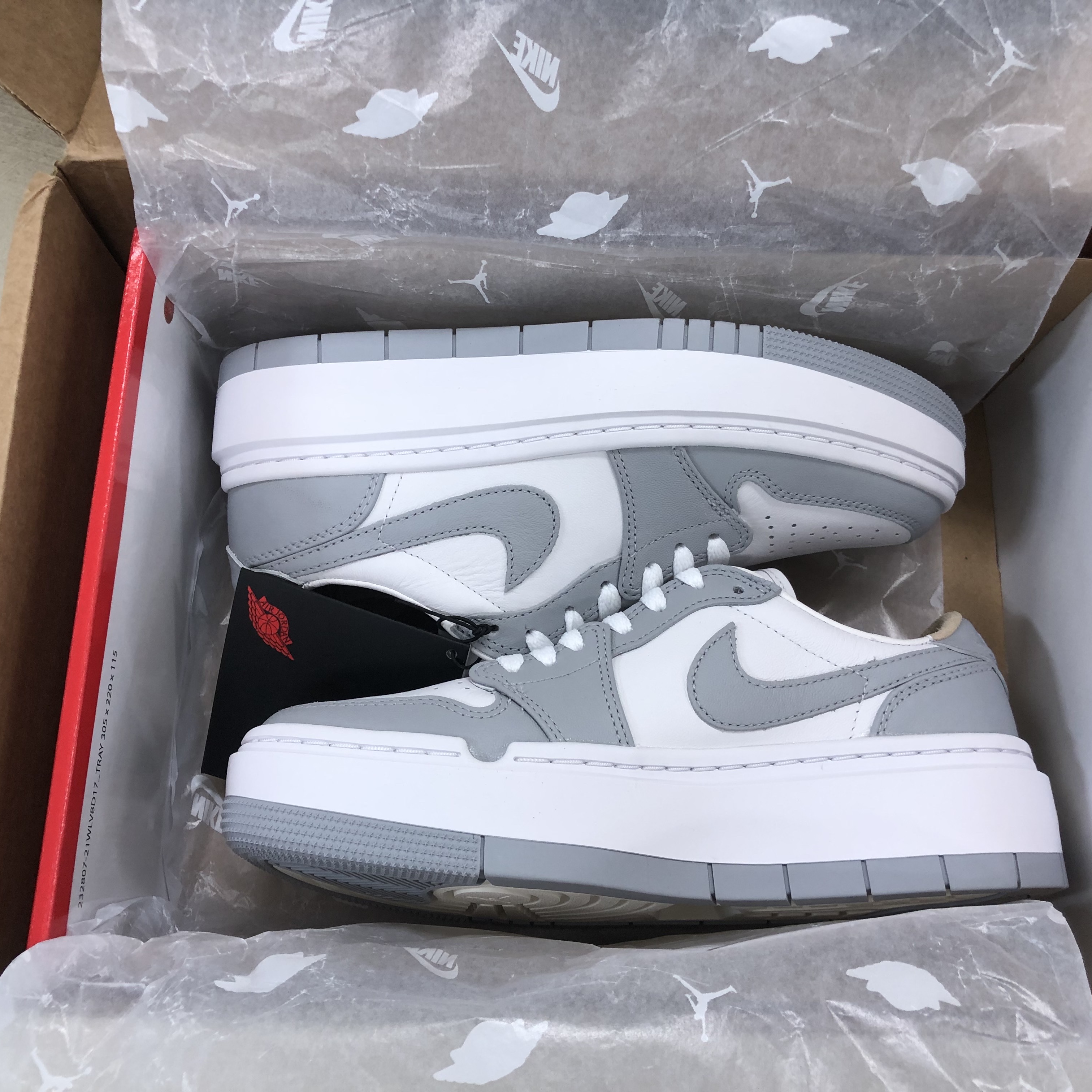 (W) Jordan 1 Elevate Low White and Wolf Grey 착용 스타일 - 3