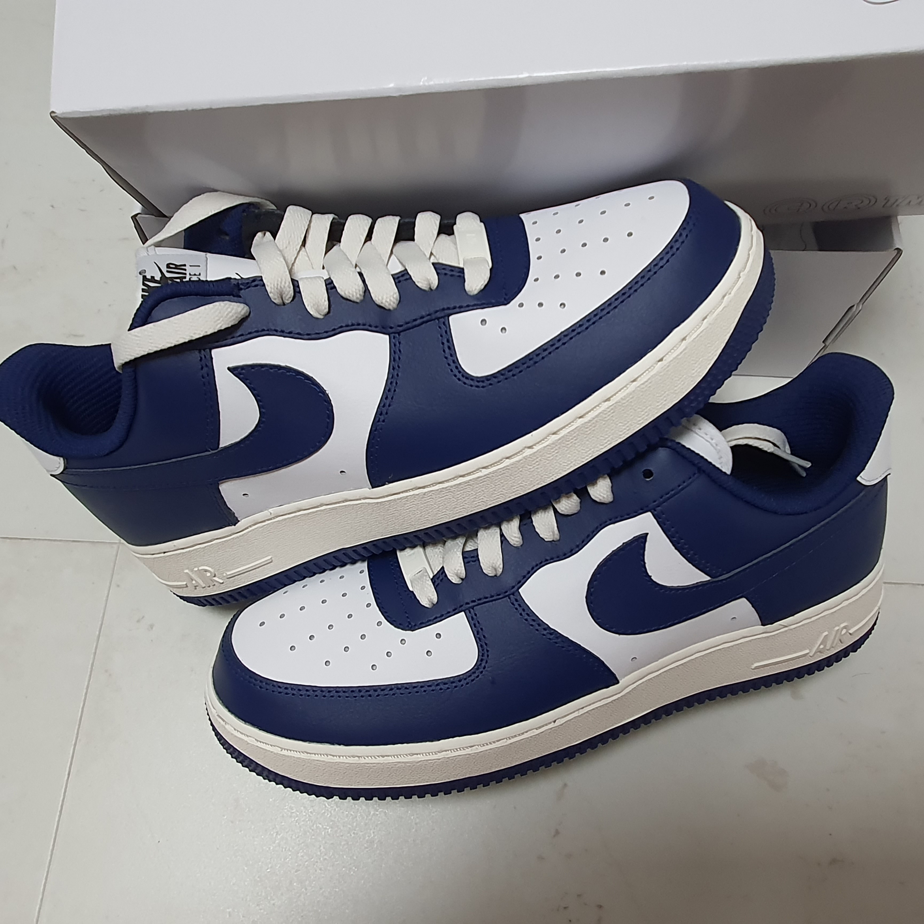 Nike Dunk Low Retro Black, Nike Air Force 1 '07 Low White 착용 스타일 - 3