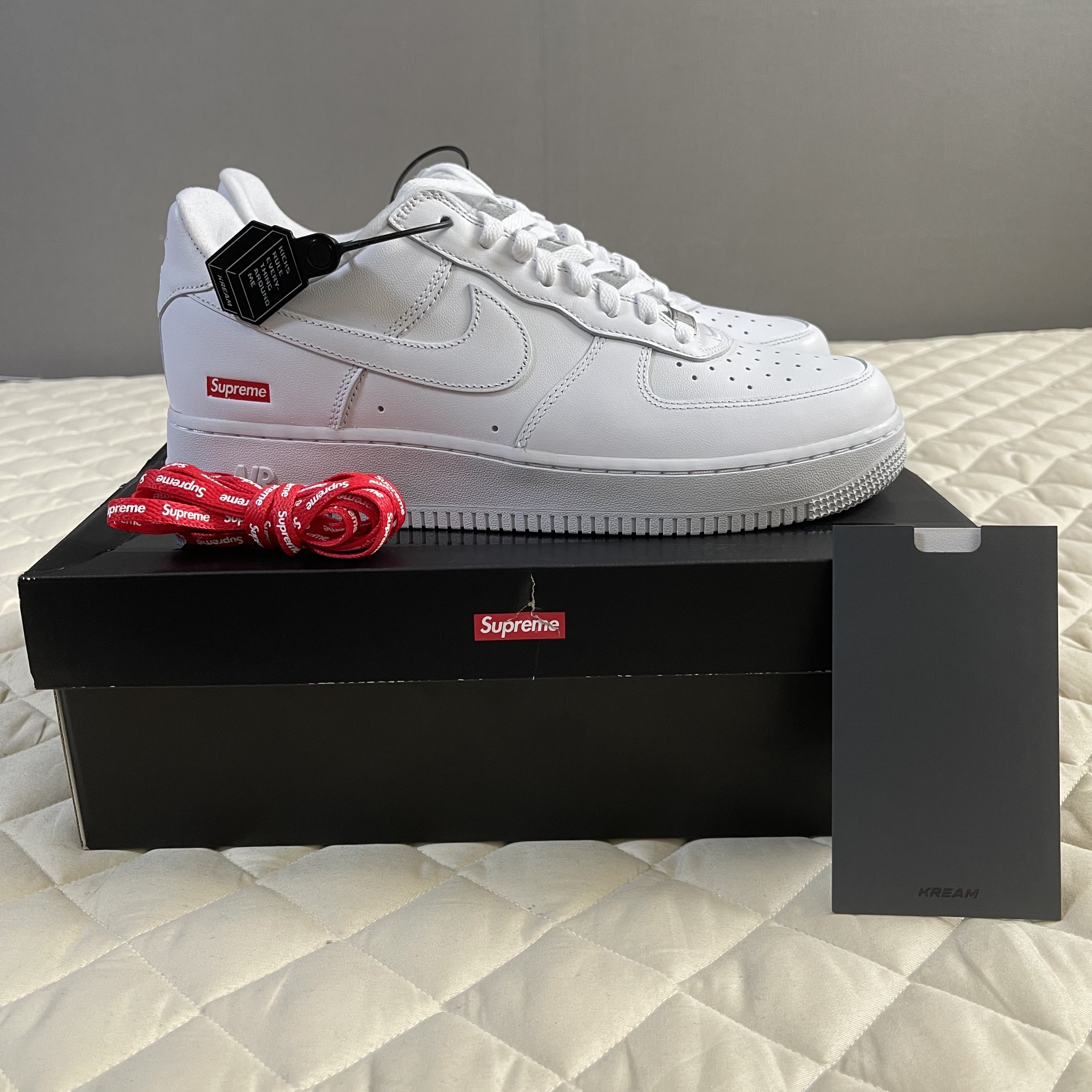 Nike x Supreme Air Force 1 Low White 착용 스타일 - 5